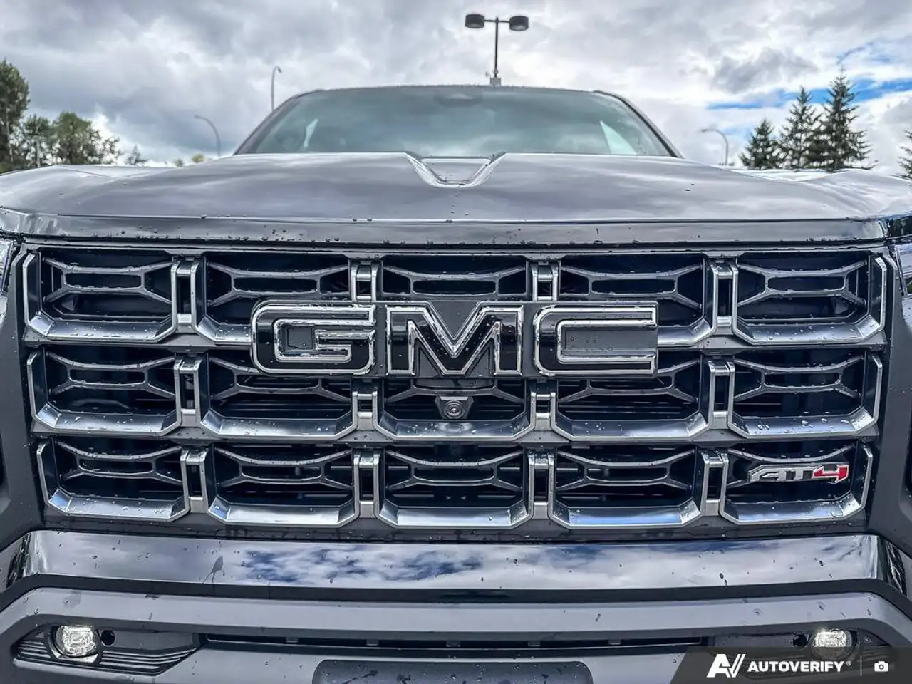 GMC Canyon photo GMC Canyon
