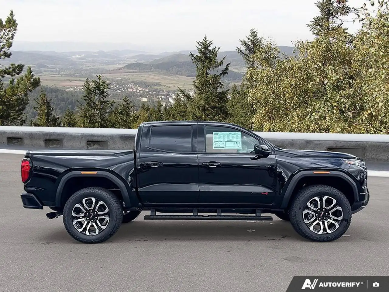 GMC Canyon photo GMC Canyon