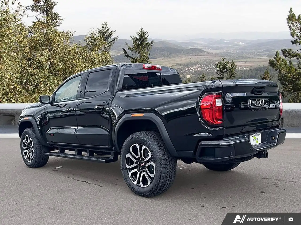 GMC Canyon photo GMC Canyon