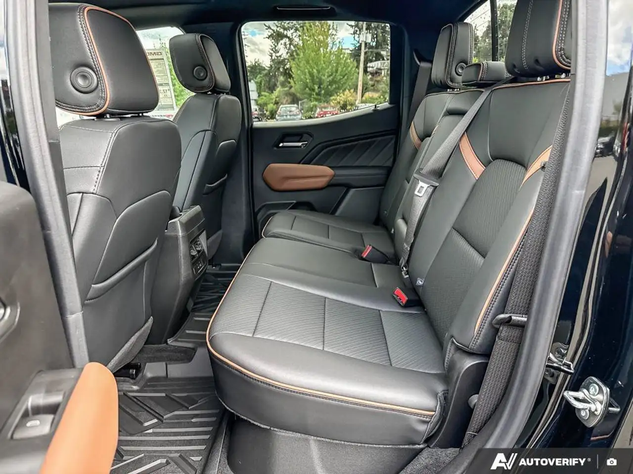 GMC Canyon photo GMC Canyon