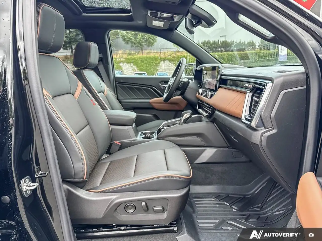 GMC Canyon photo GMC Canyon