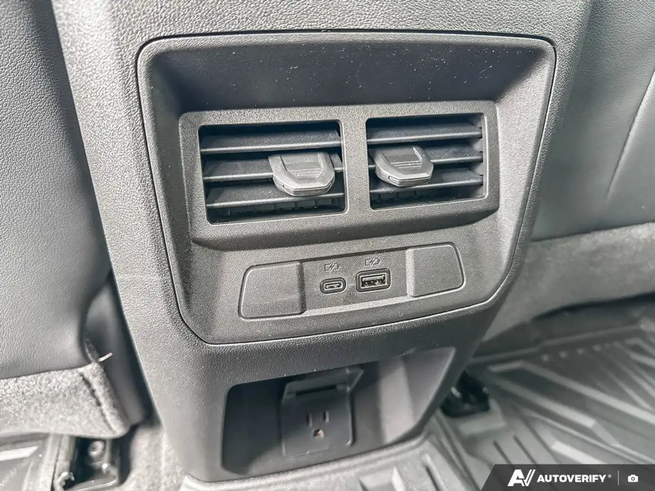 GMC Canyon photo GMC Canyon