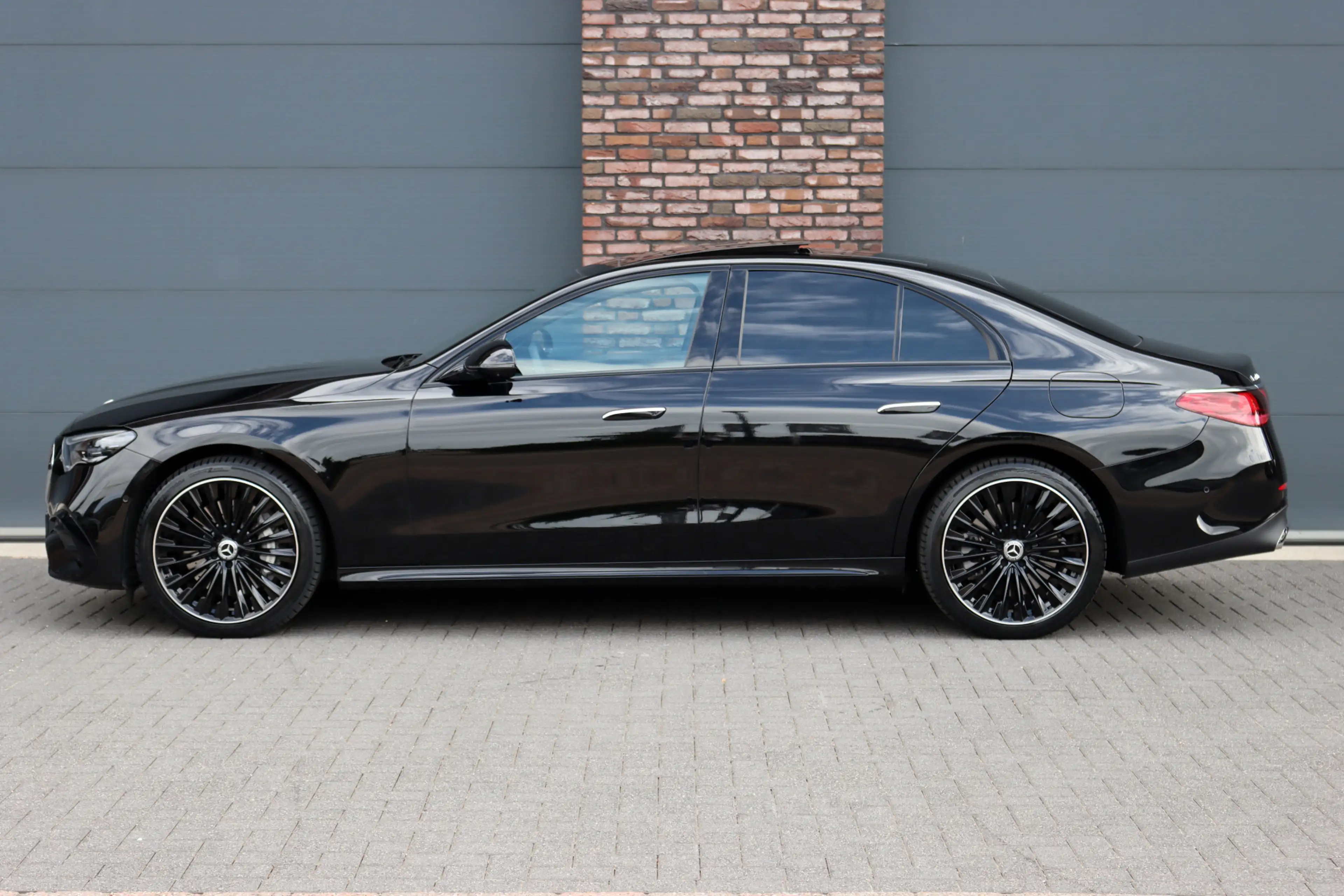 Mercedes-Benz E 400 e 4MATIC AMG Line | Hyperscreen | Distronic+ | Mas — photo 9