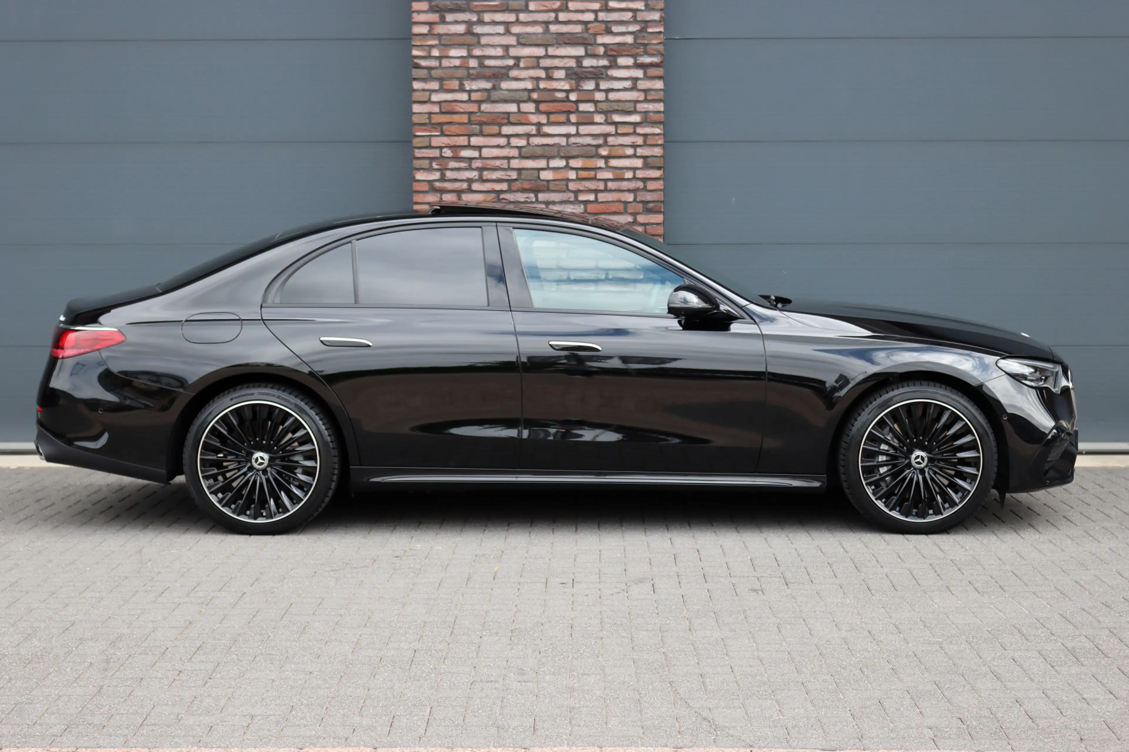Mercedes-Benz E 400 e 4MATIC AMG Line | Hyperscreen | Distronic+ | Mas — photo 11