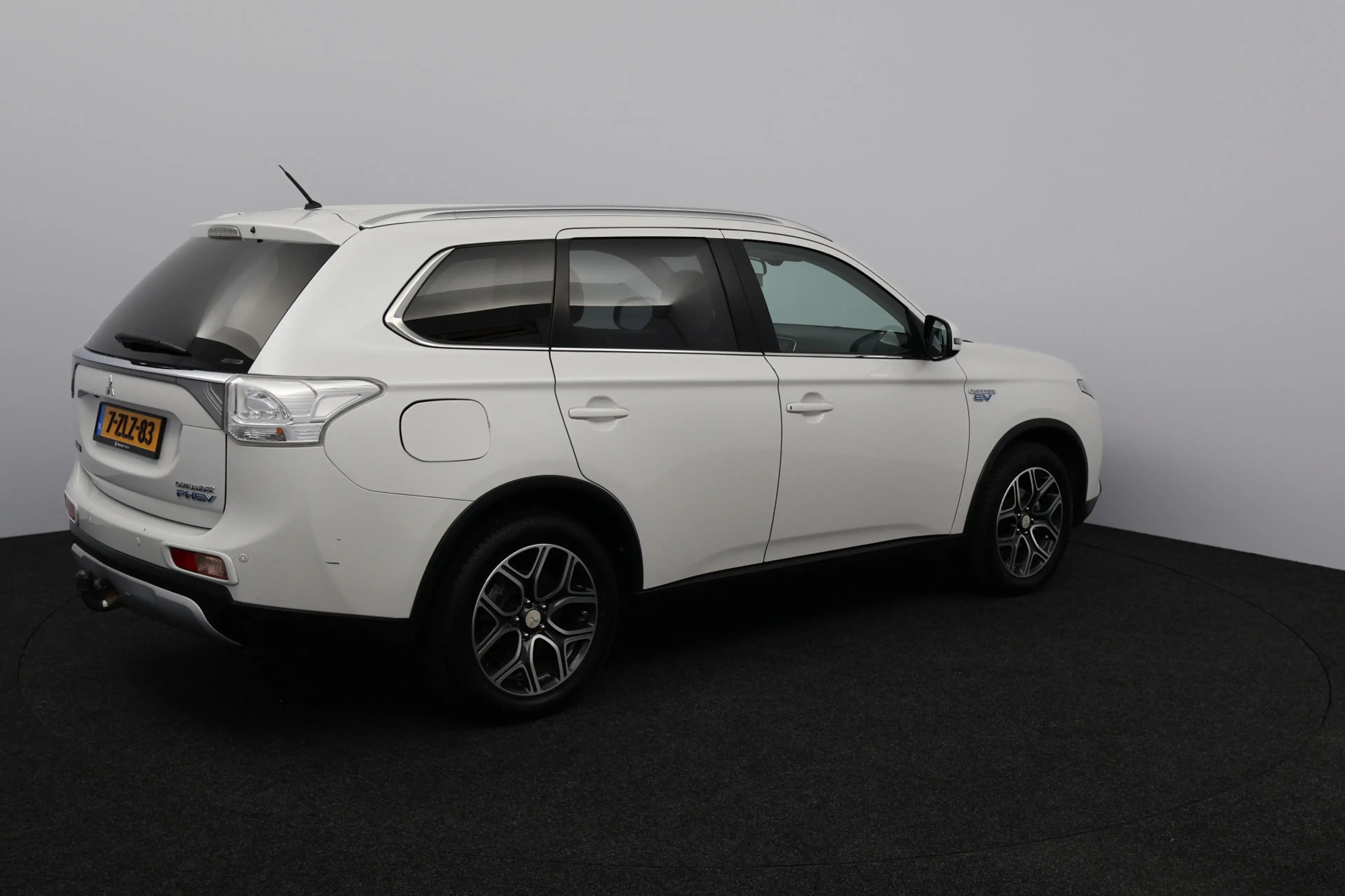 Mitsubishi Outlander 2.0 PHEV Instyle X-Line/ Schuif-Kanteldak!/ Automa — photo 11