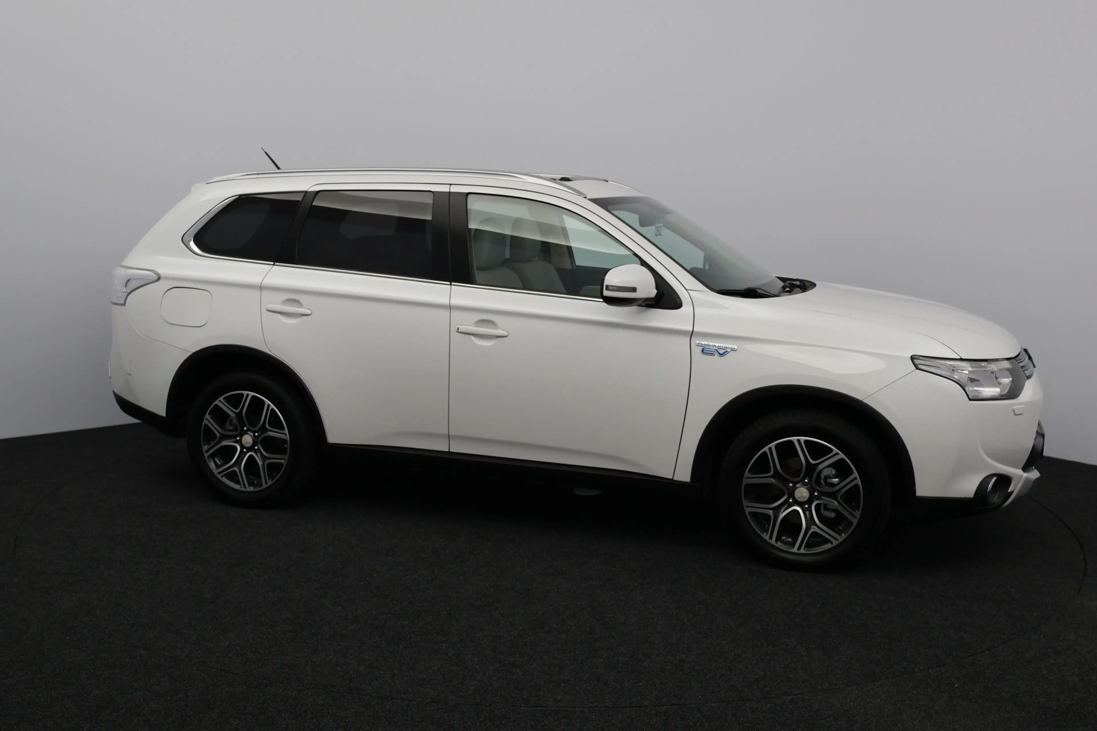 Mitsubishi Outlander 2.0 PHEV Instyle X-Line/ Schuif-Kanteldak!/ Automa — photo 9