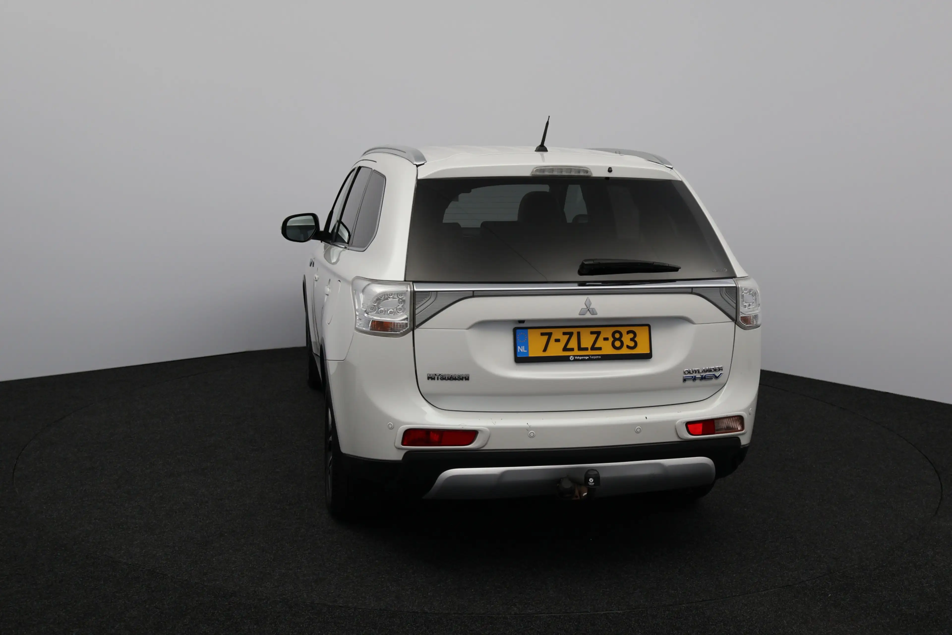Mitsubishi Outlander 2.0 PHEV Instyle X-Line/ Schuif-Kanteldak!/ Automa — photo 13