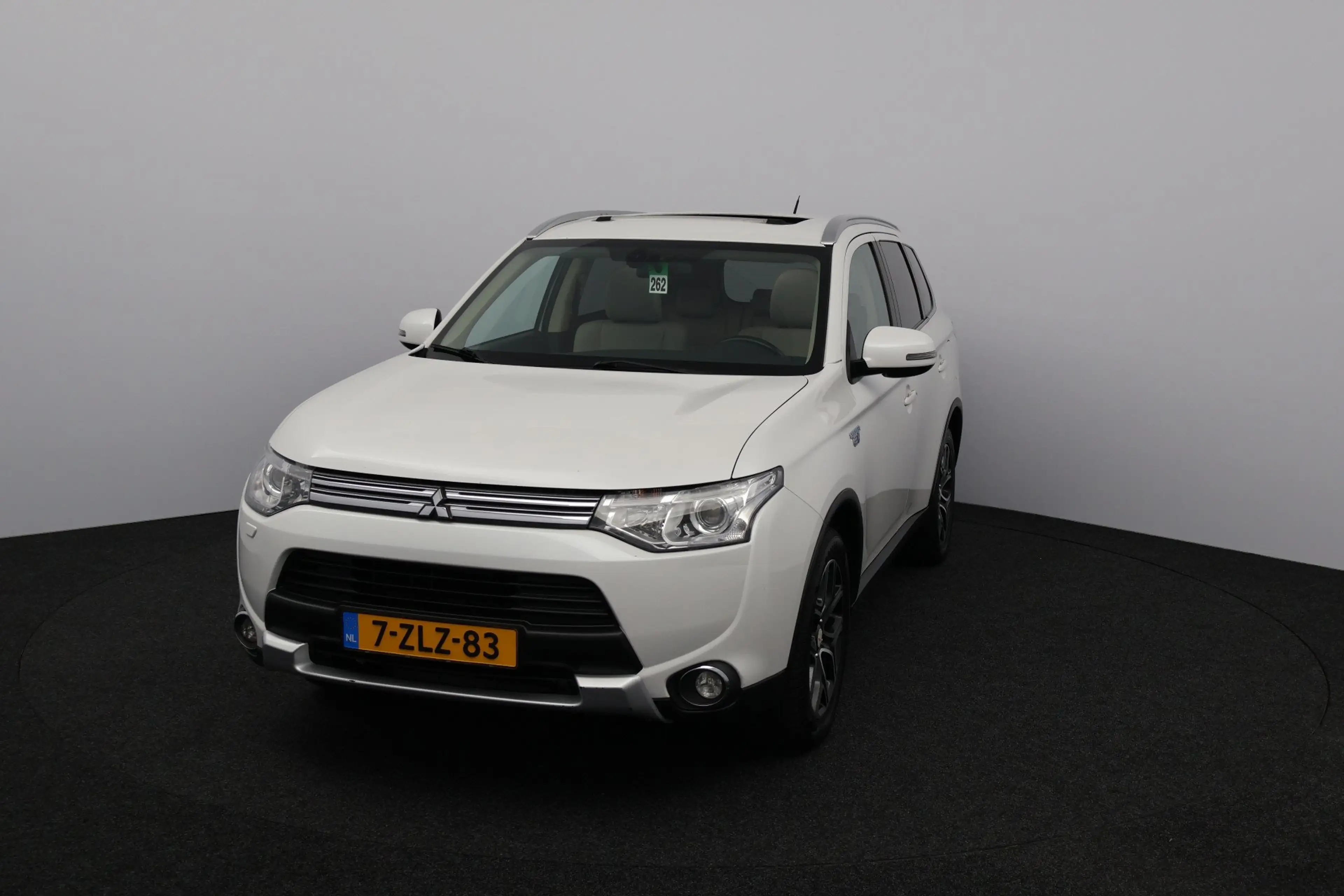 Mitsubishi Outlander 2.0 PHEV Instyle X-Line/ Schuif-Kanteldak!/ Automa — photo 6