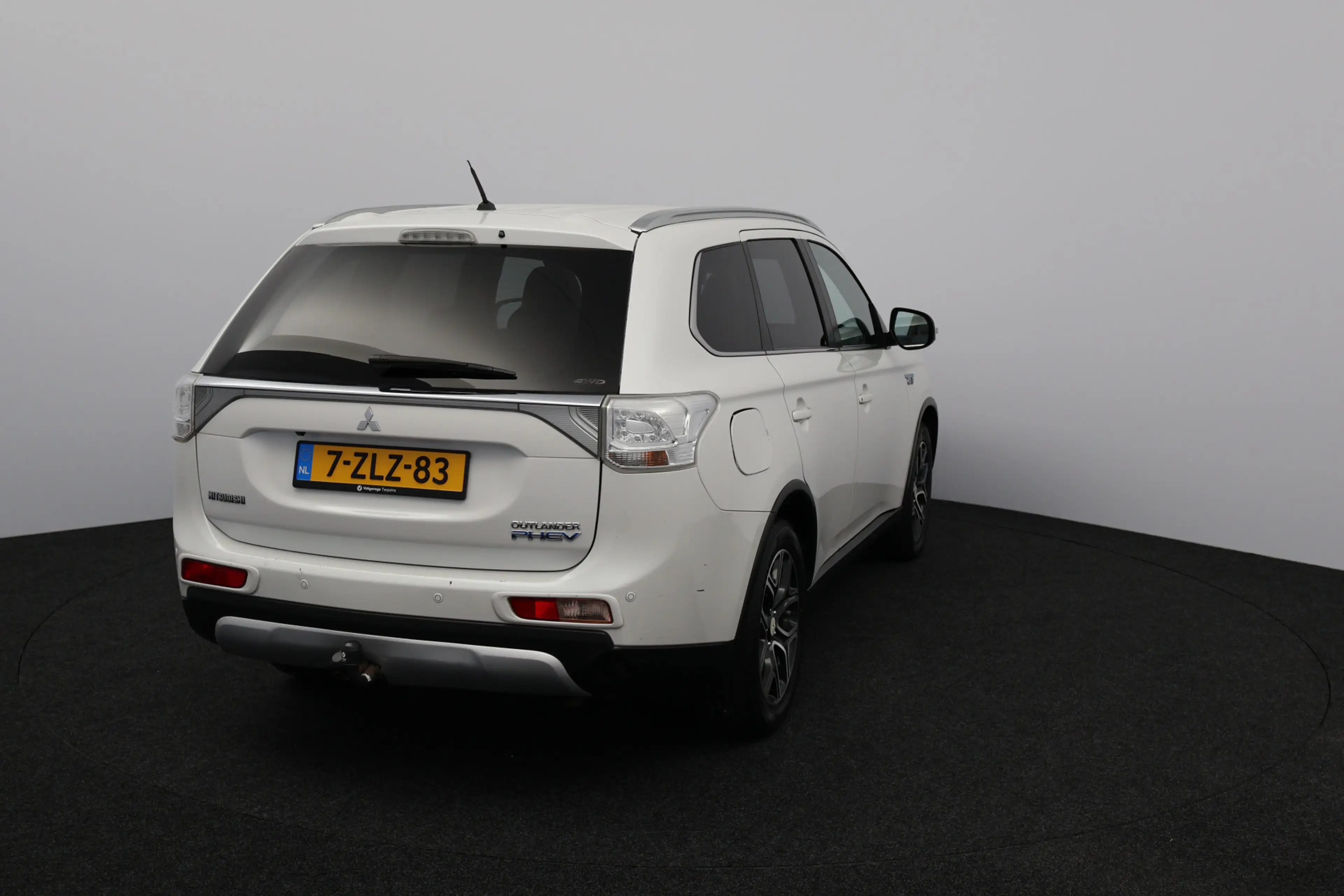 Mitsubishi Outlander 2.0 PHEV Instyle X-Line/ Schuif-Kanteldak!/ Automa — photo 12