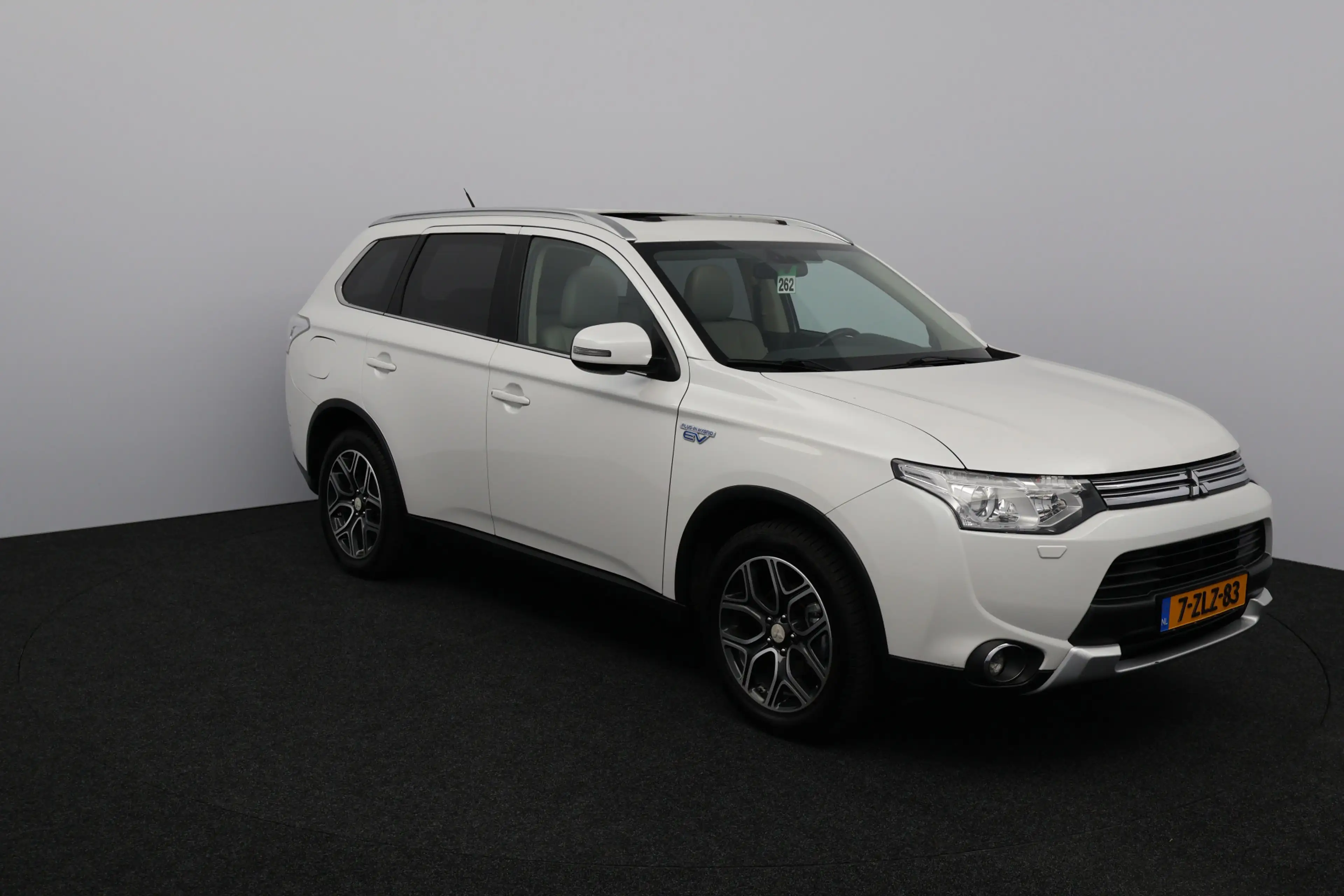 Mitsubishi Outlander 2.0 PHEV Instyle X-Line/ Schuif-Kanteldak!/ Automa — photo 8