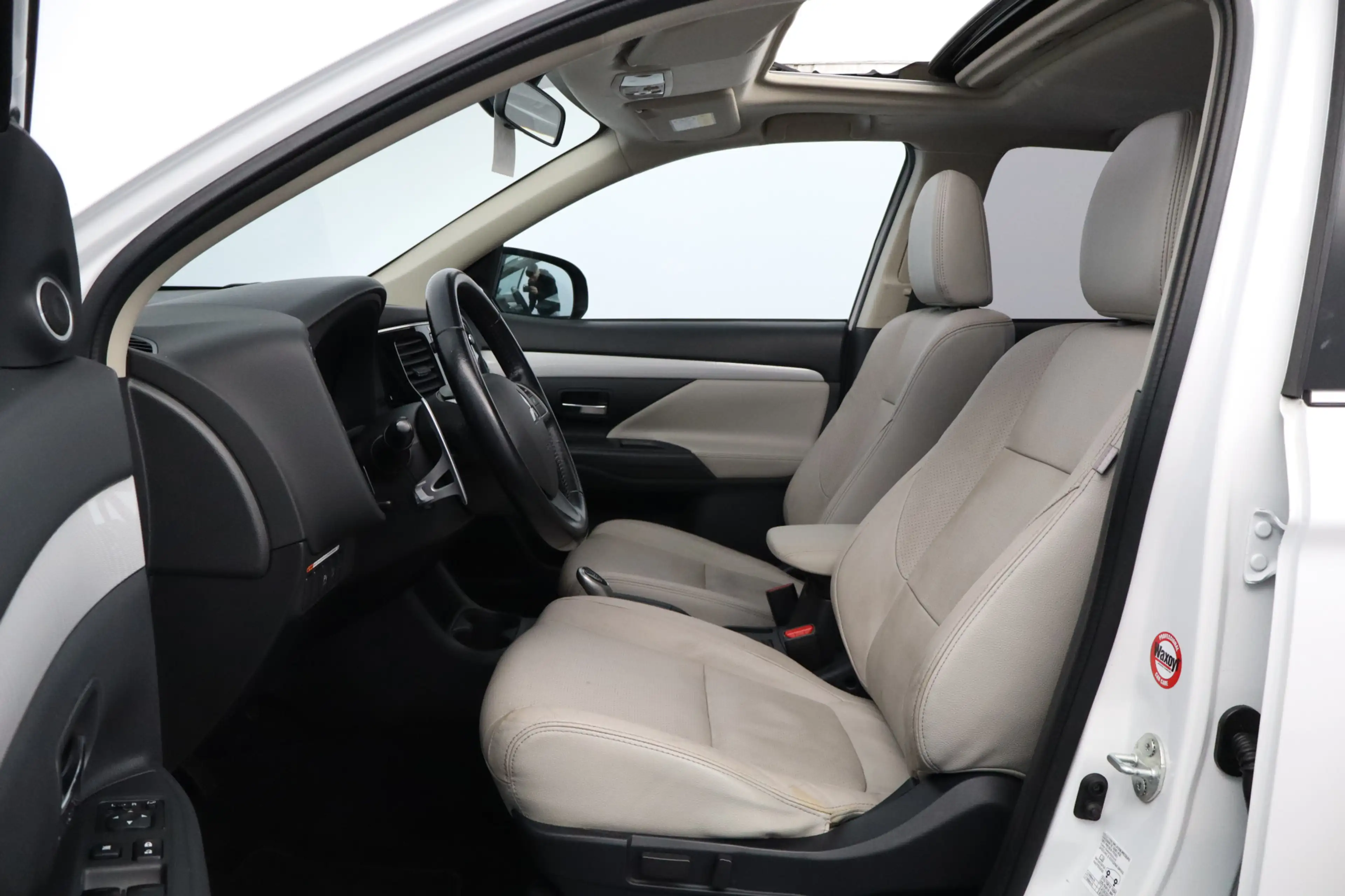 Mitsubishi Outlander 2.0 PHEV Instyle X-Line/ Schuif-Kanteldak!/ Automa — photo 15