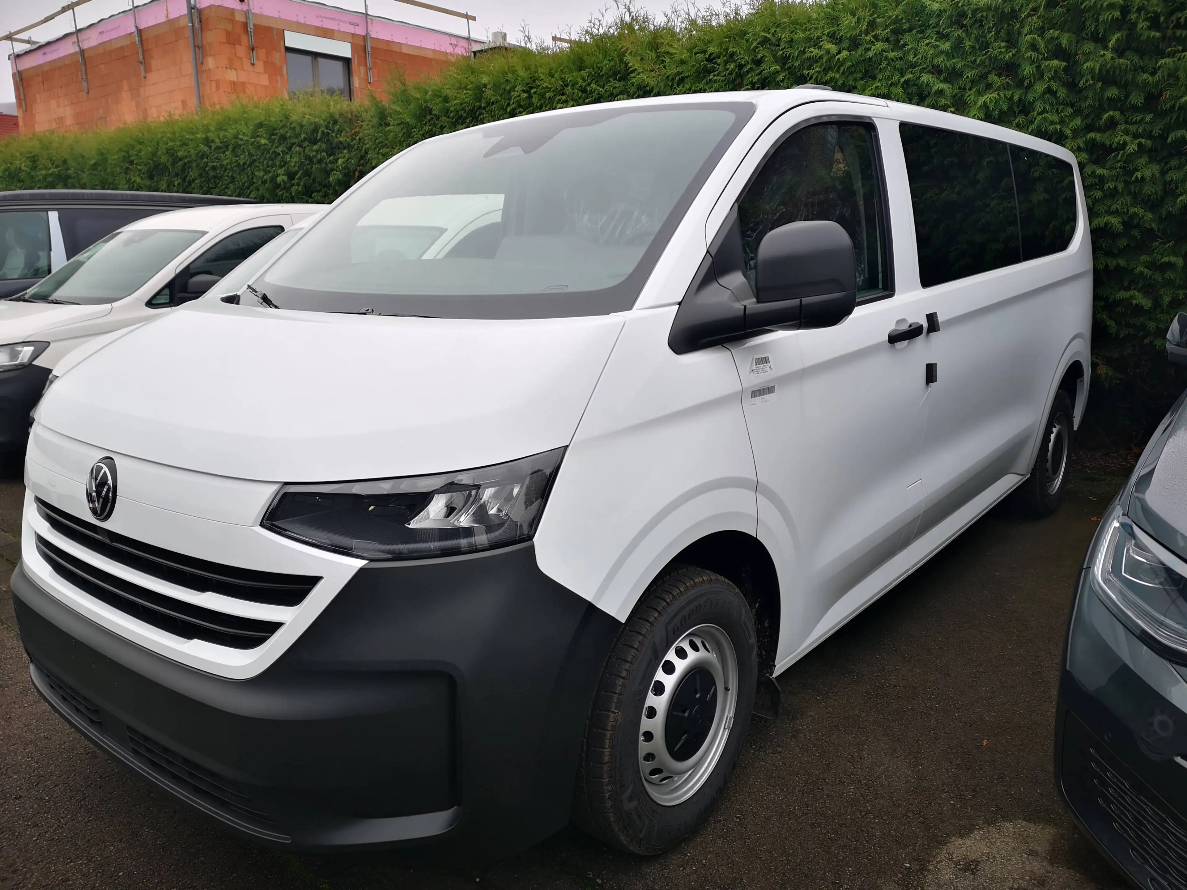 Volkswagen T7 Kombi NSN, inkl. 70L Tank, Clima & abgedunkelte Scheiben ab der B-Säule