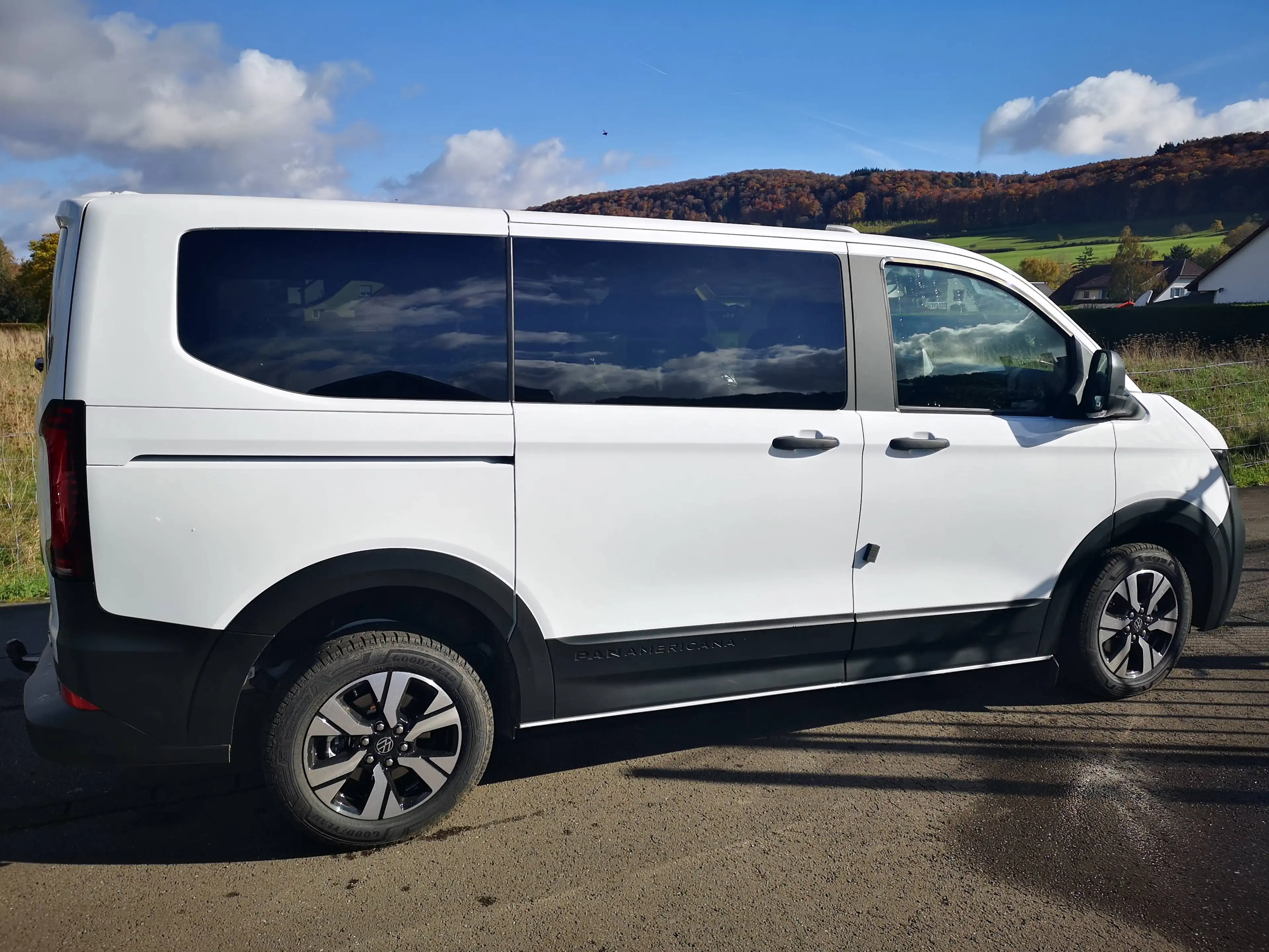 Volkswagen T7 Kombi NSN, inkl. 70L Tank, Clima & abgedunkelte Scheiben ab der B-Säule — photo 7