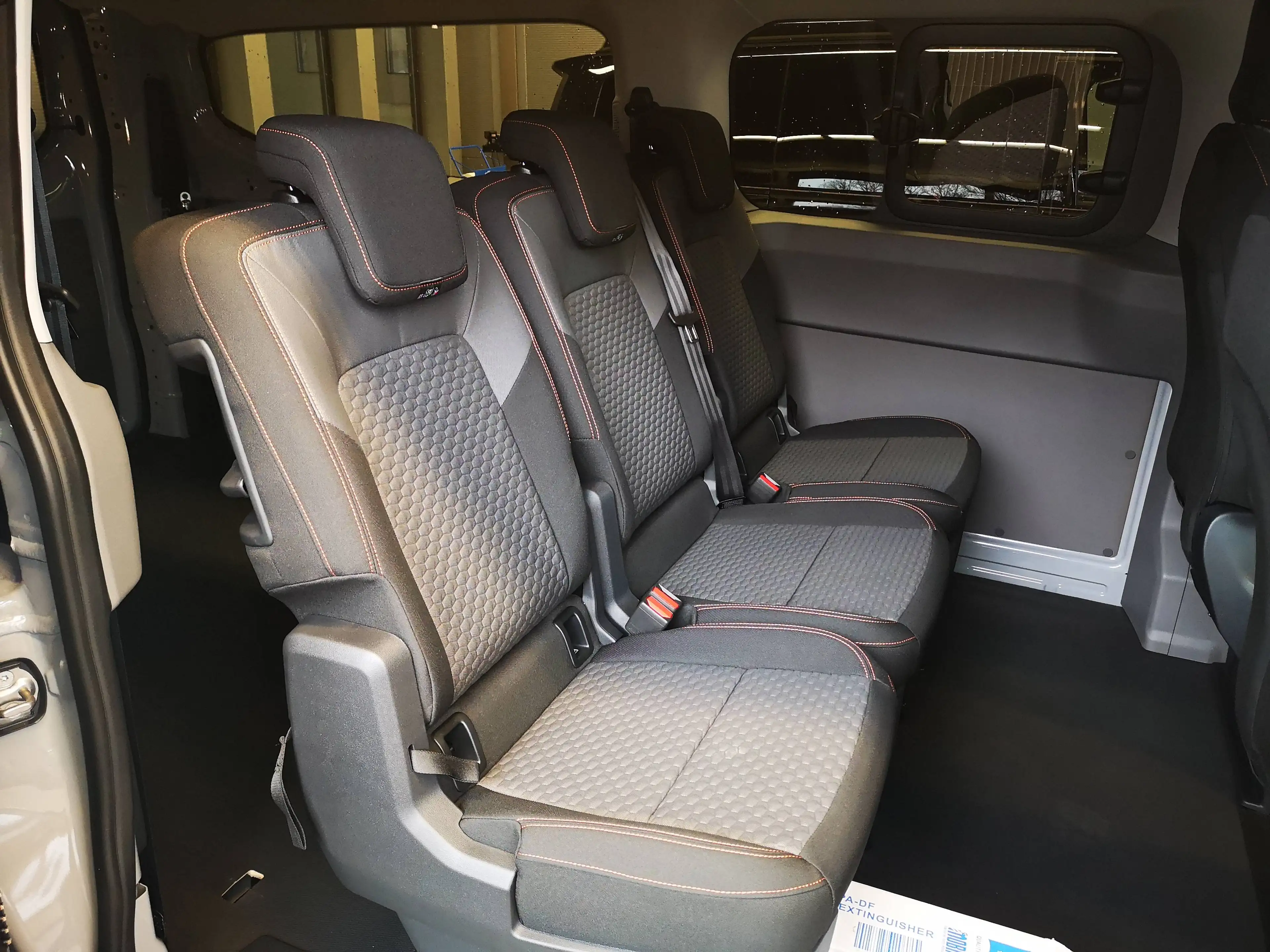 Volkswagen T7 Kombi NSN, inkl. 70L Tank, Clima & abgedunkelte Scheiben ab der B-Säule — photo 14