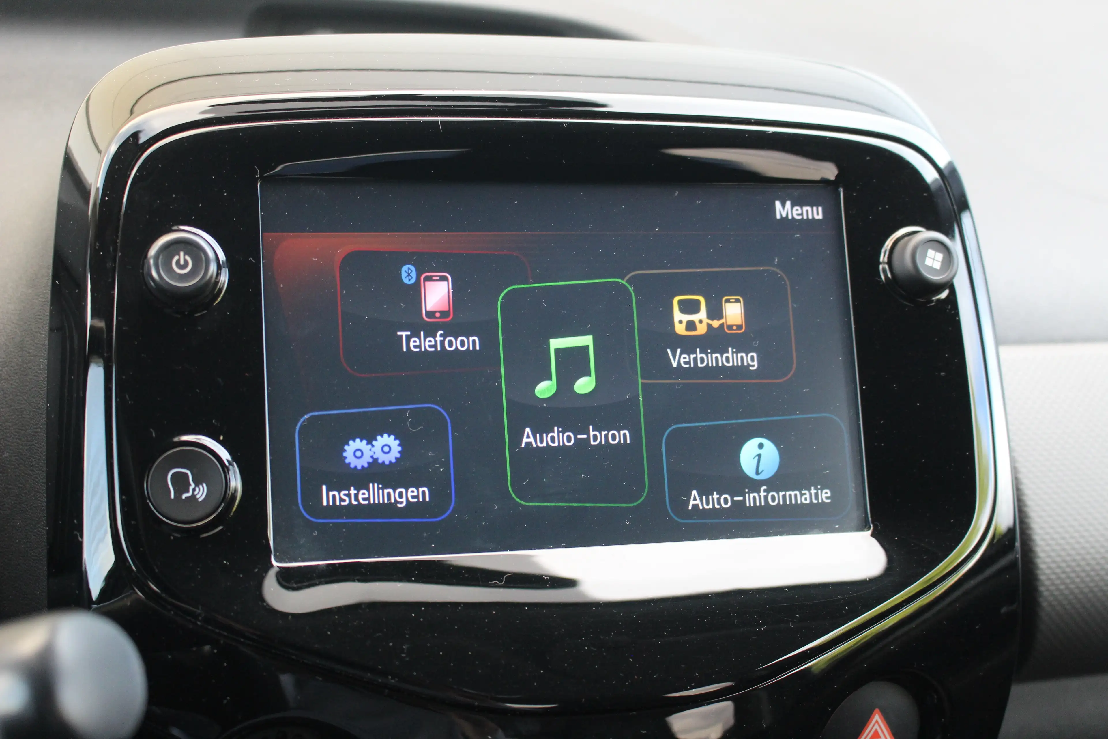 Peugeot 108 1.0 e-VTi Allure — photo 18