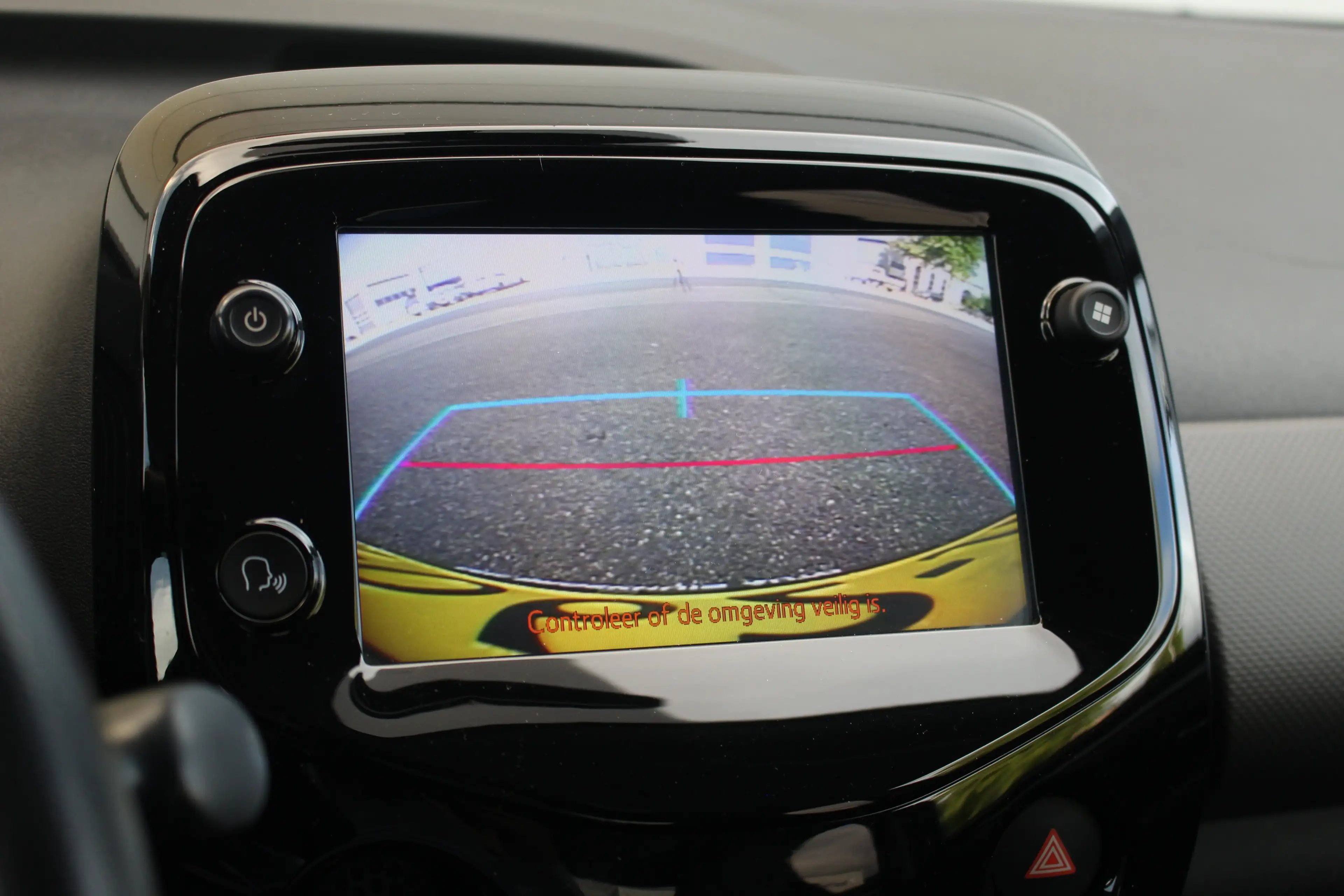 Peugeot 108 1.0 e-VTi Allure — photo 26