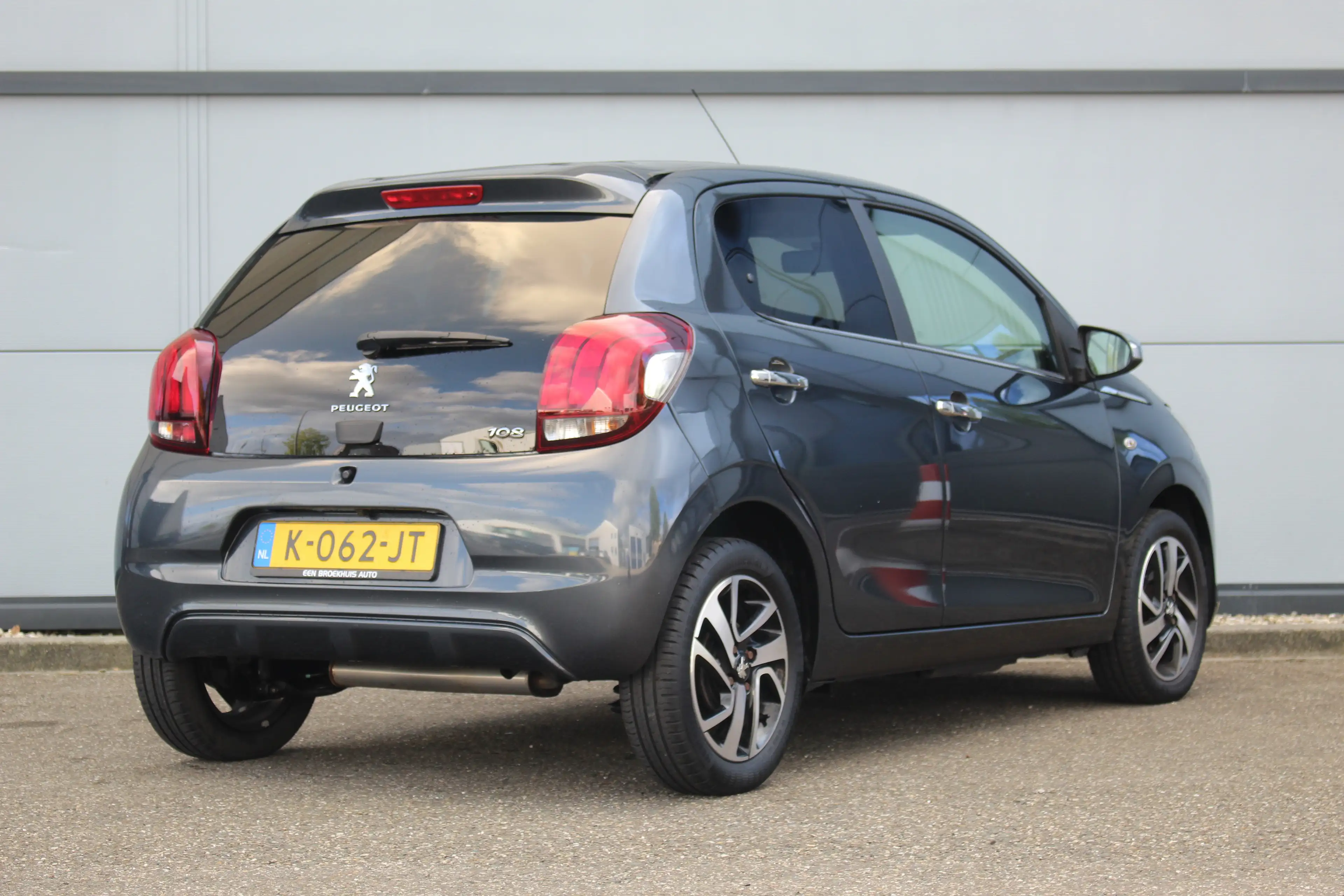 Peugeot 108 1.0 e-VTi Allure — photo 9