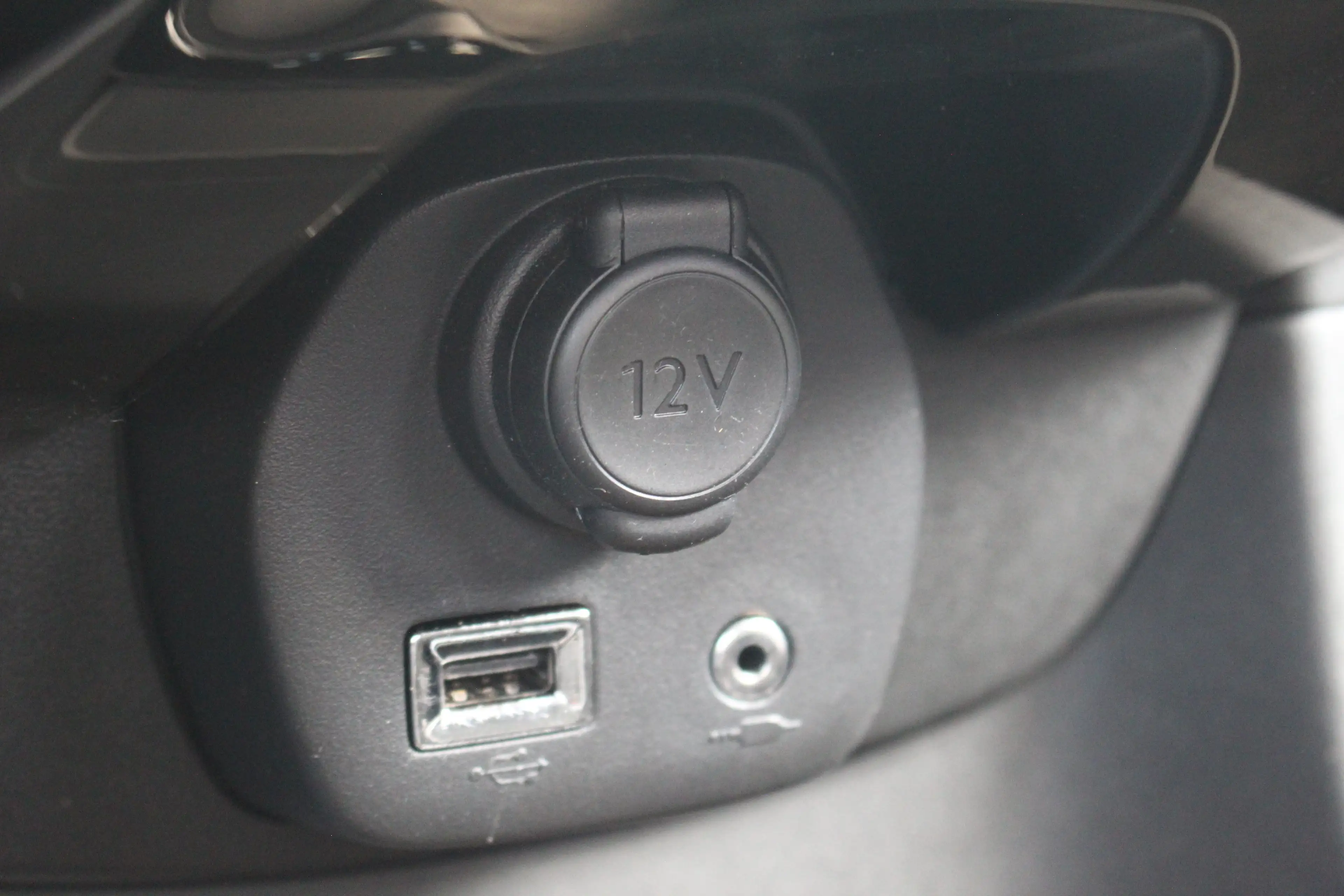 Peugeot 108 1.0 e-VTi Allure — photo 25