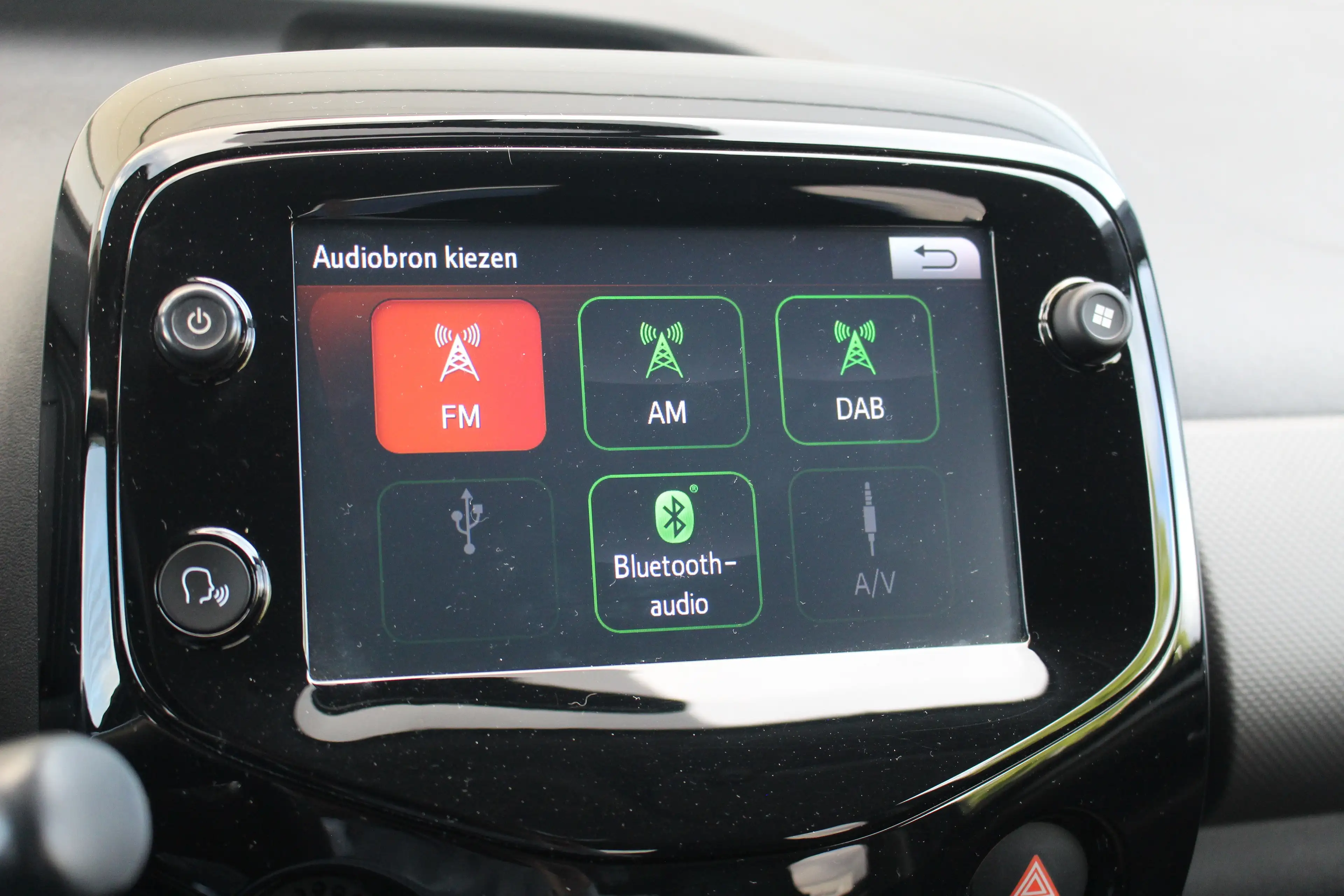 Peugeot 108 1.0 e-VTi Allure — photo 19