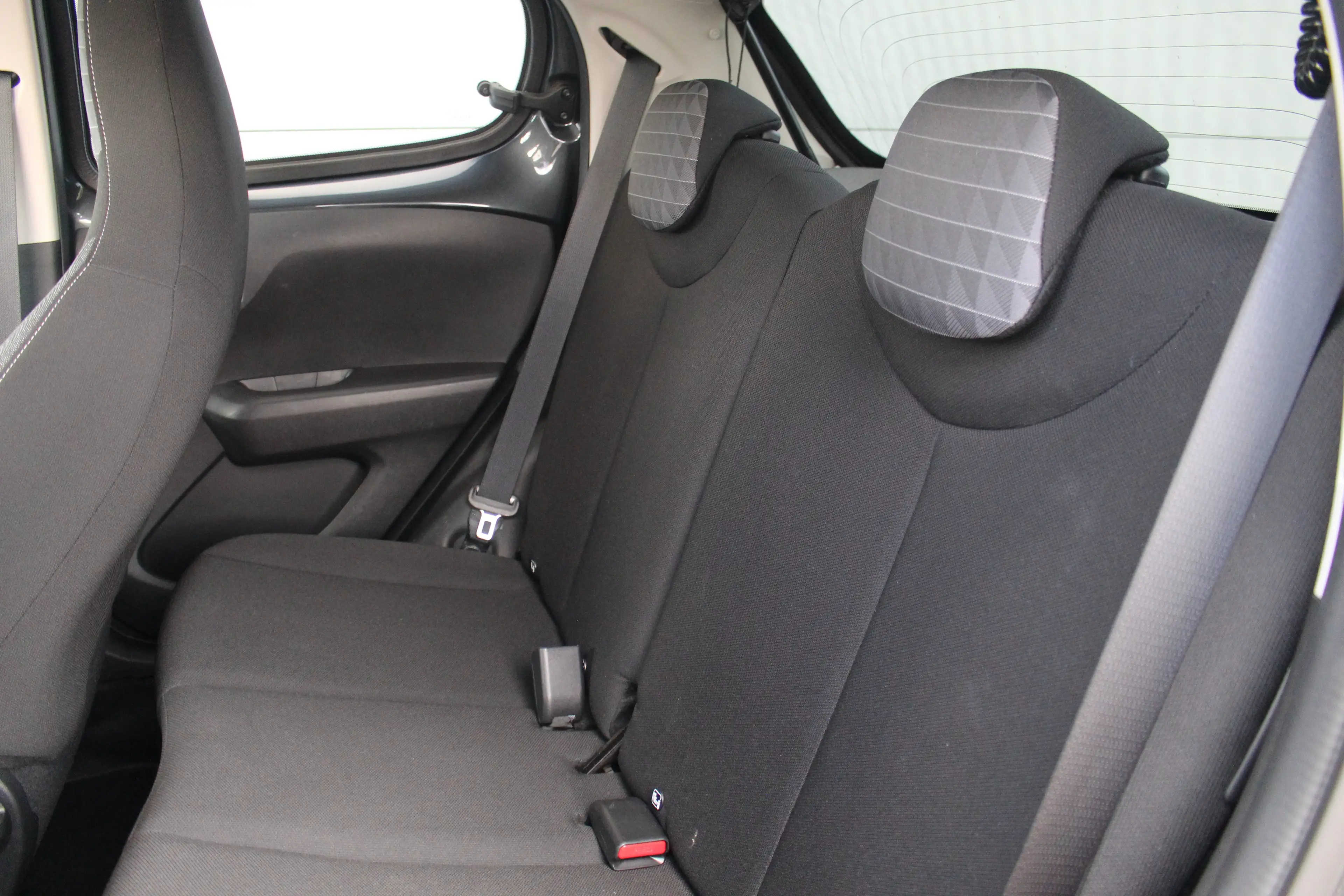 Peugeot 108 1.0 e-VTi Allure — photo 3