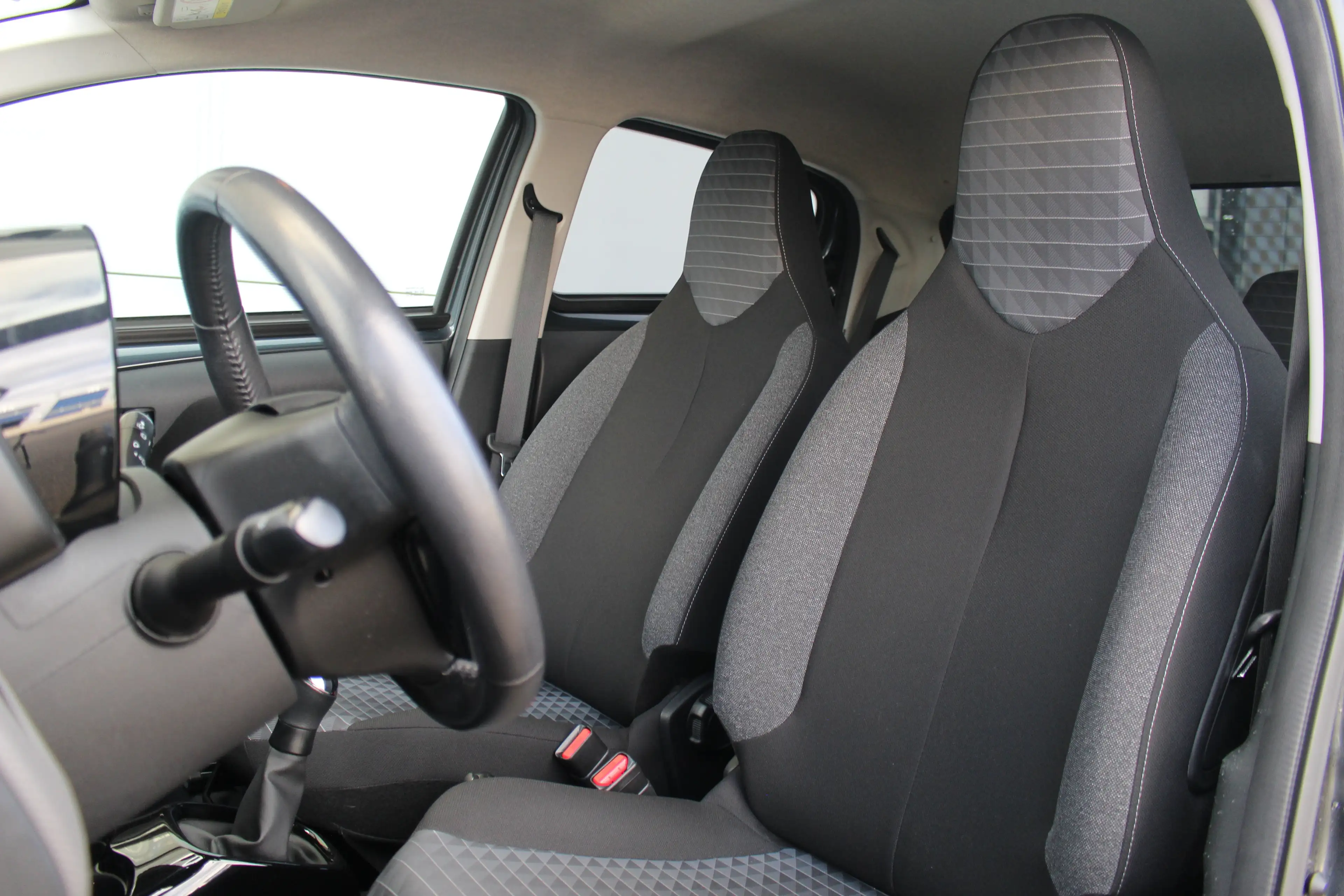 Peugeot 108 1.0 e-VTi Allure — photo 2