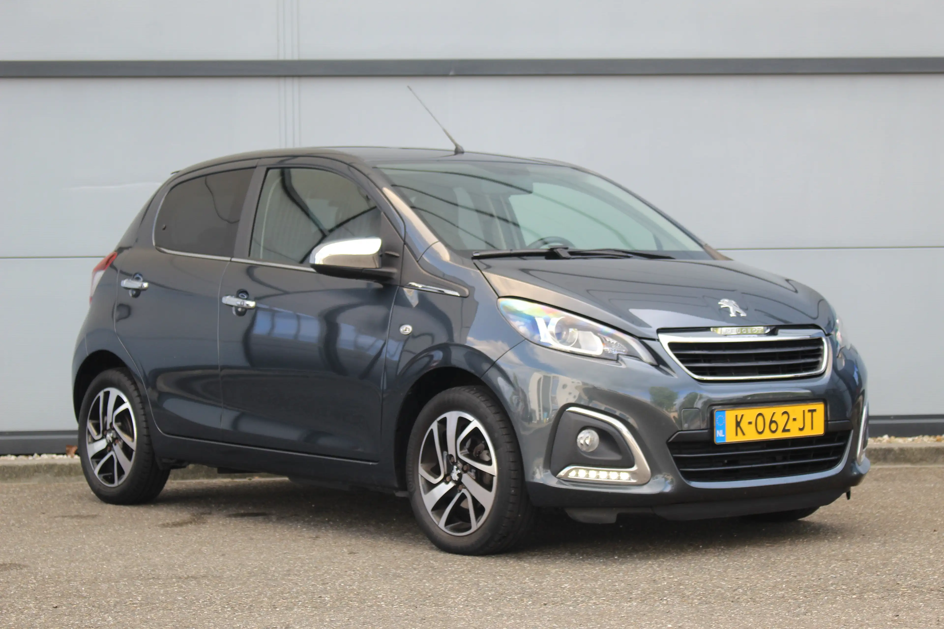 Peugeot 108 1.0 e-VTi Allure — photo 7