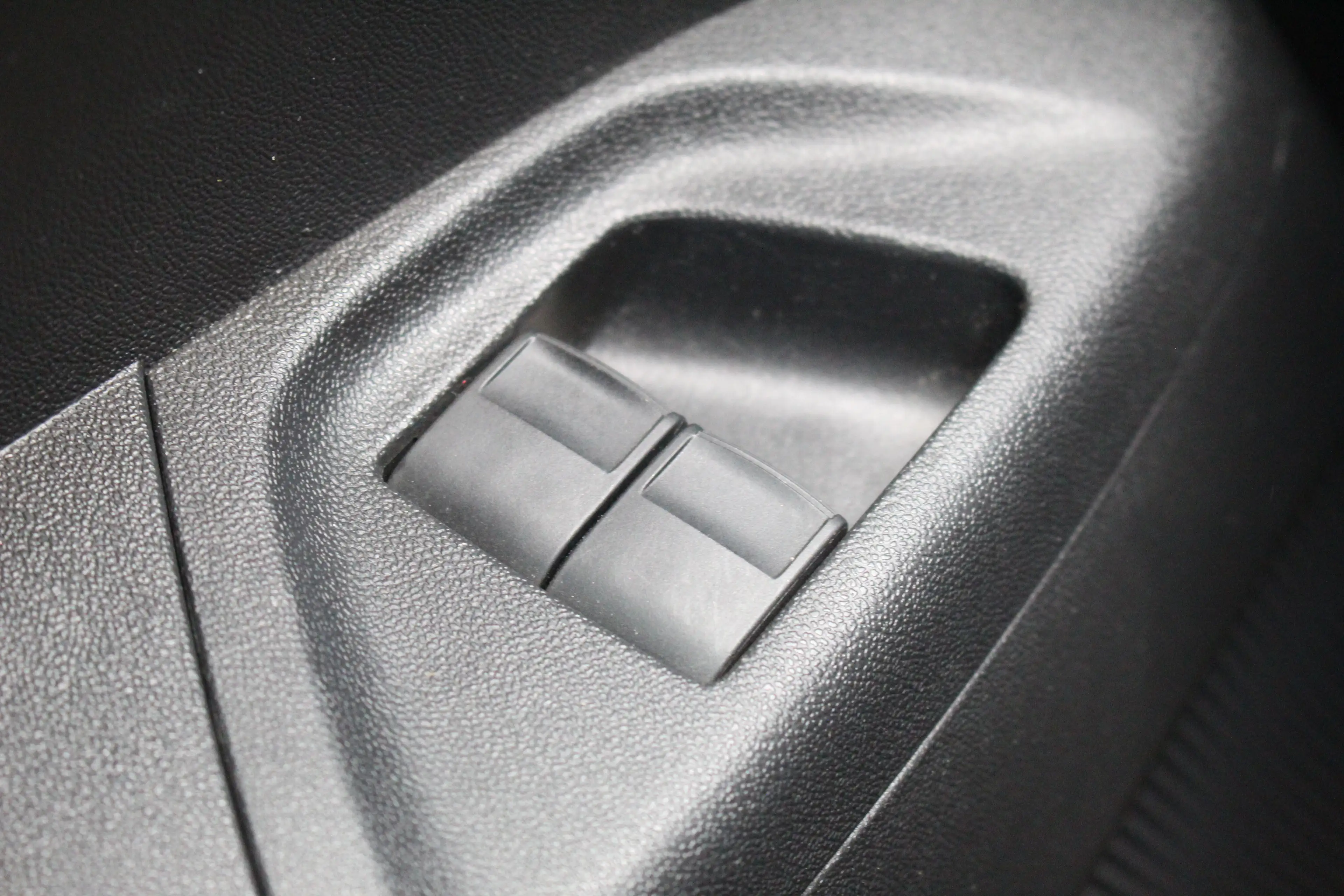 Peugeot 108 1.0 e-VTi Allure — photo 11