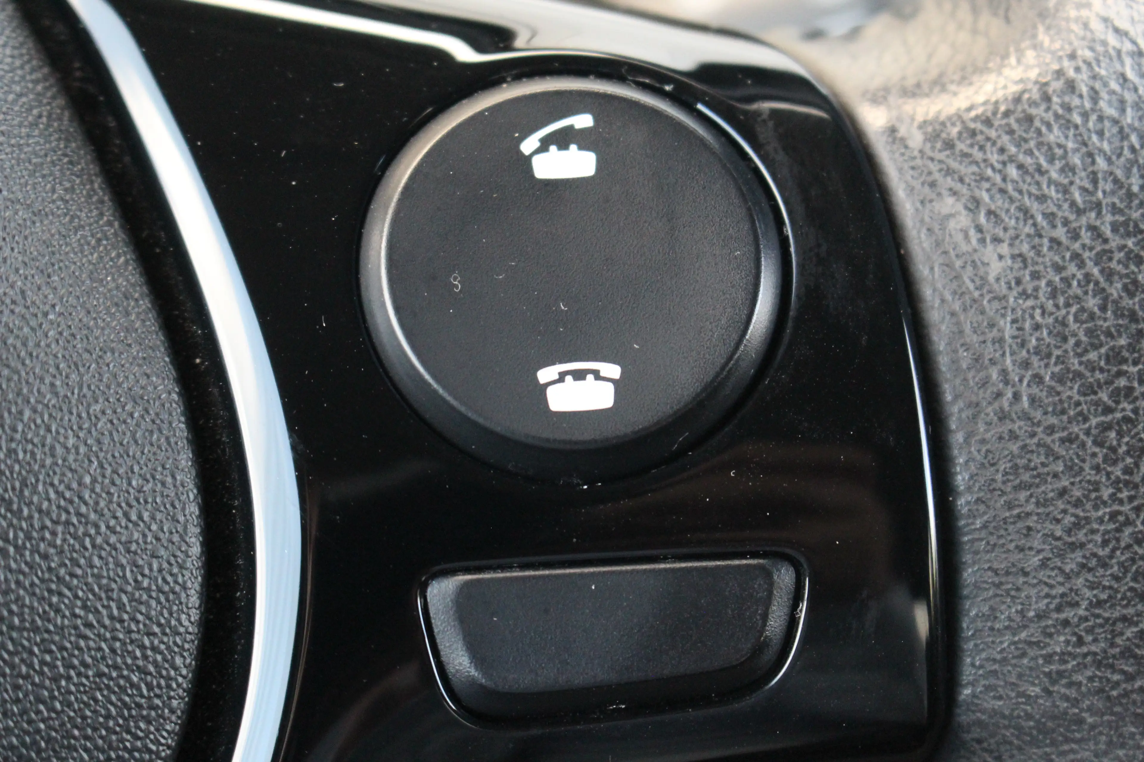 Peugeot 108 1.0 e-VTi Allure — photo 13