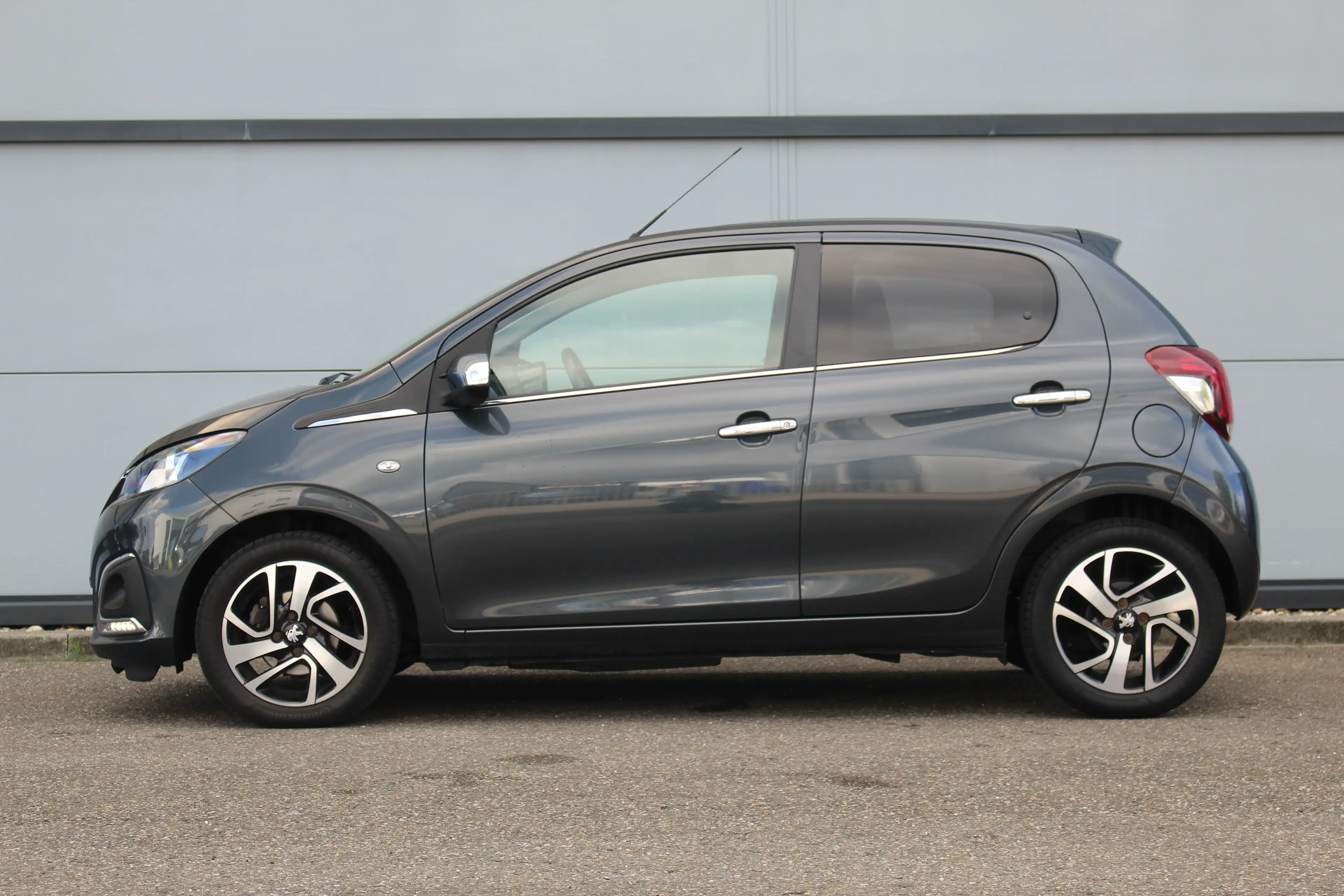 Peugeot 108 1.0 e-VTi Allure — photo 28
