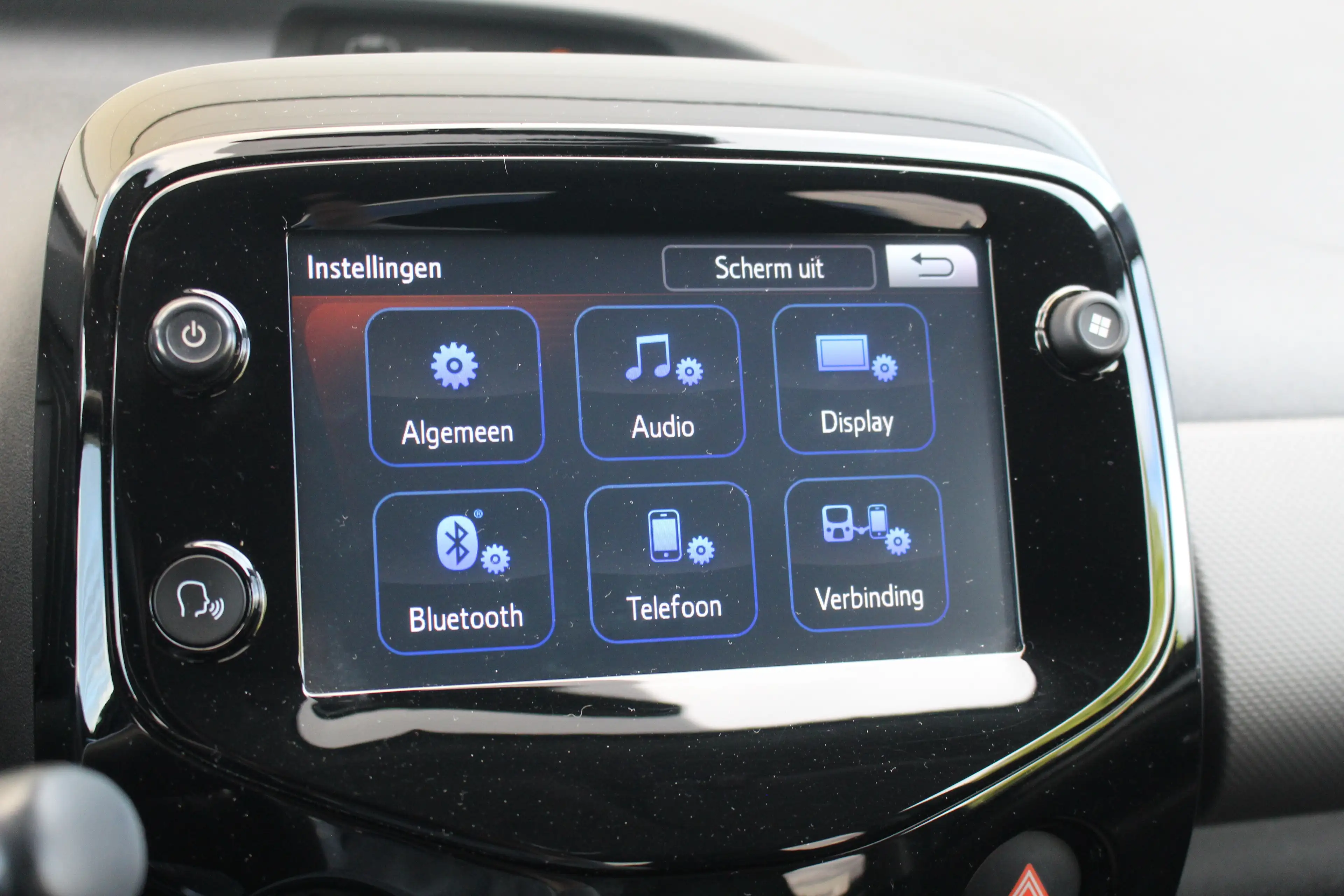 Peugeot 108 1.0 e-VTi Allure — photo 22