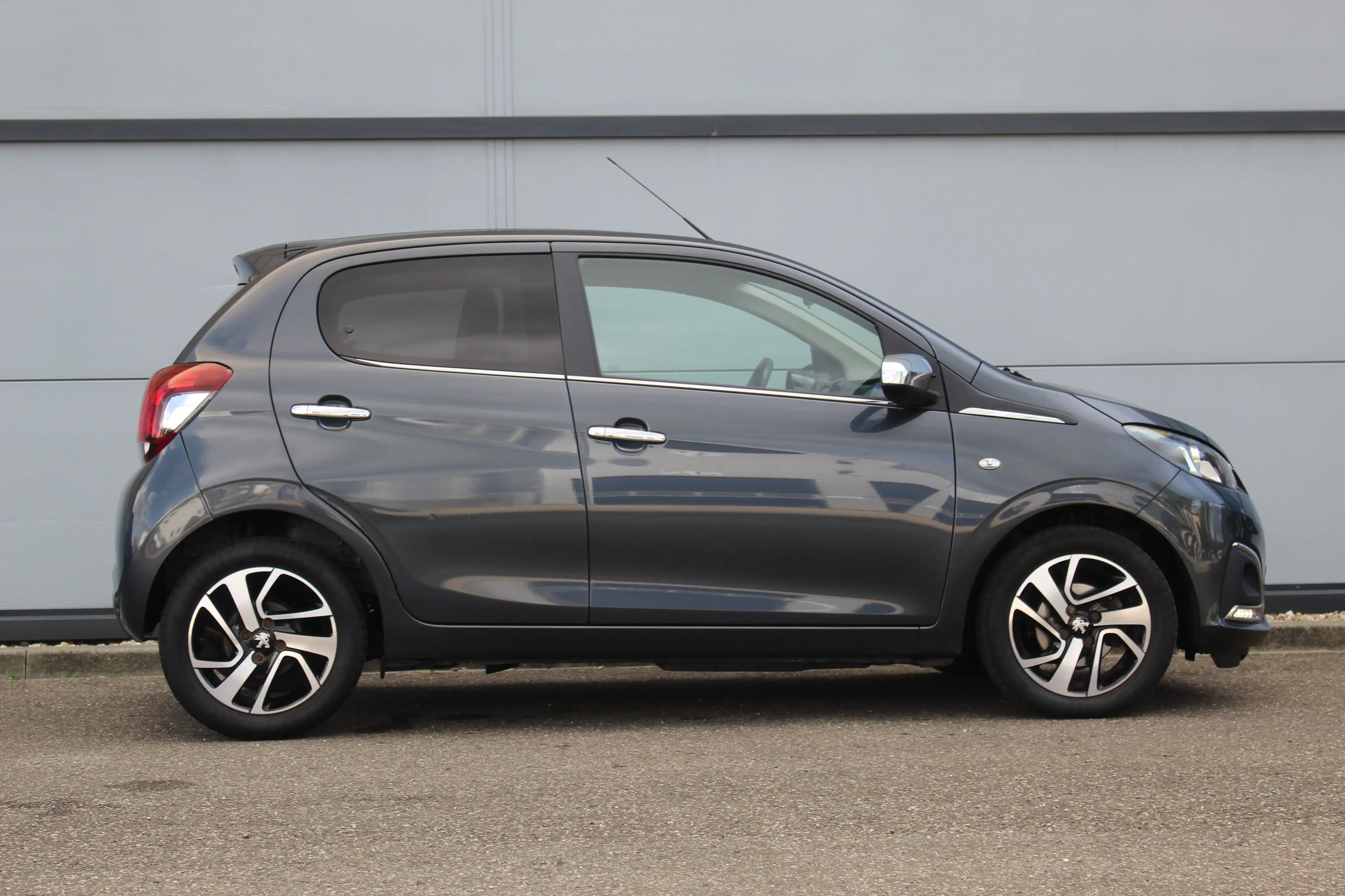 Peugeot 108 1.0 e-VTi Allure — photo 8