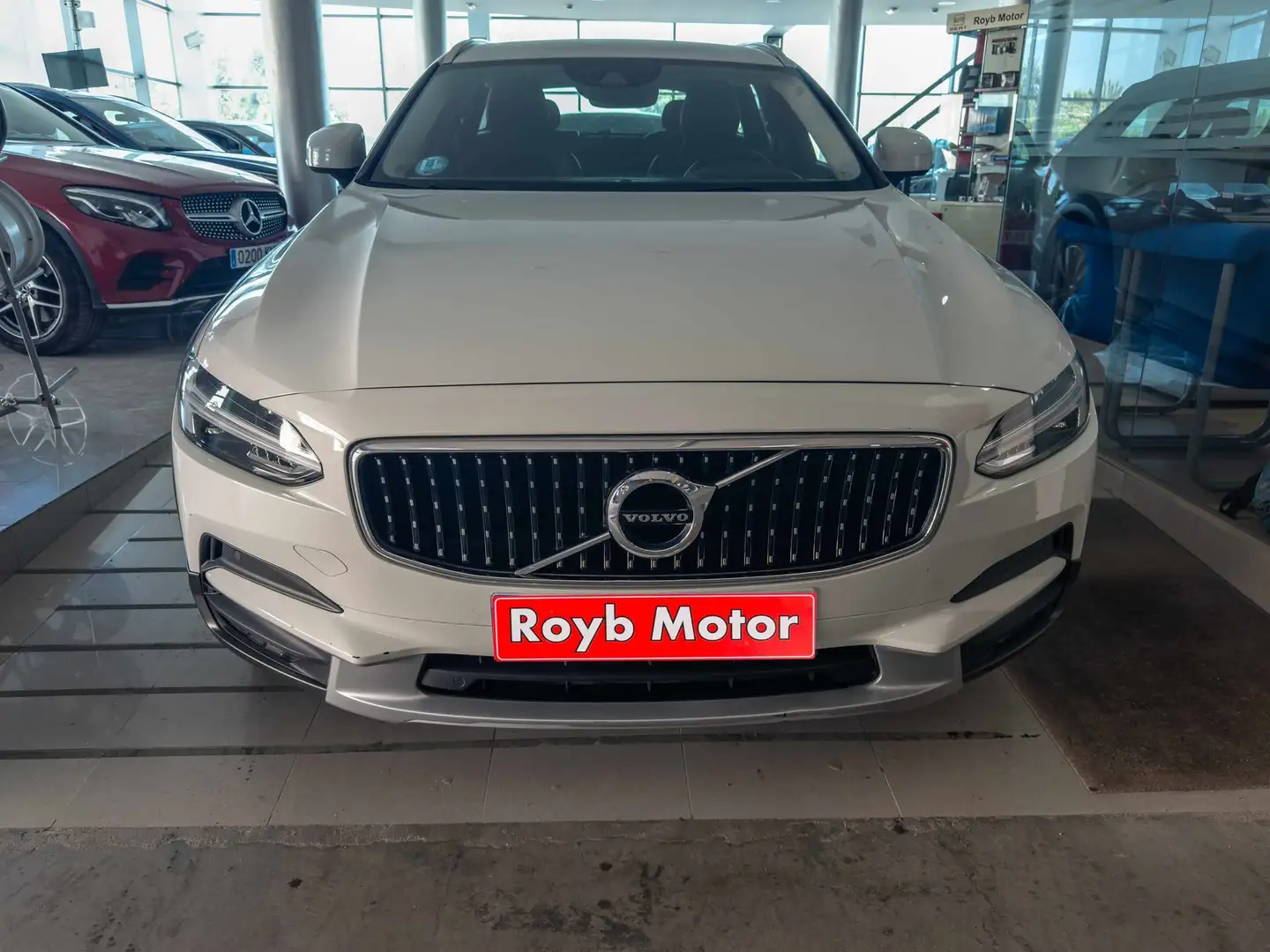 Volvo V90 Cross Country D4 AWD Aut. Blanco - 2
