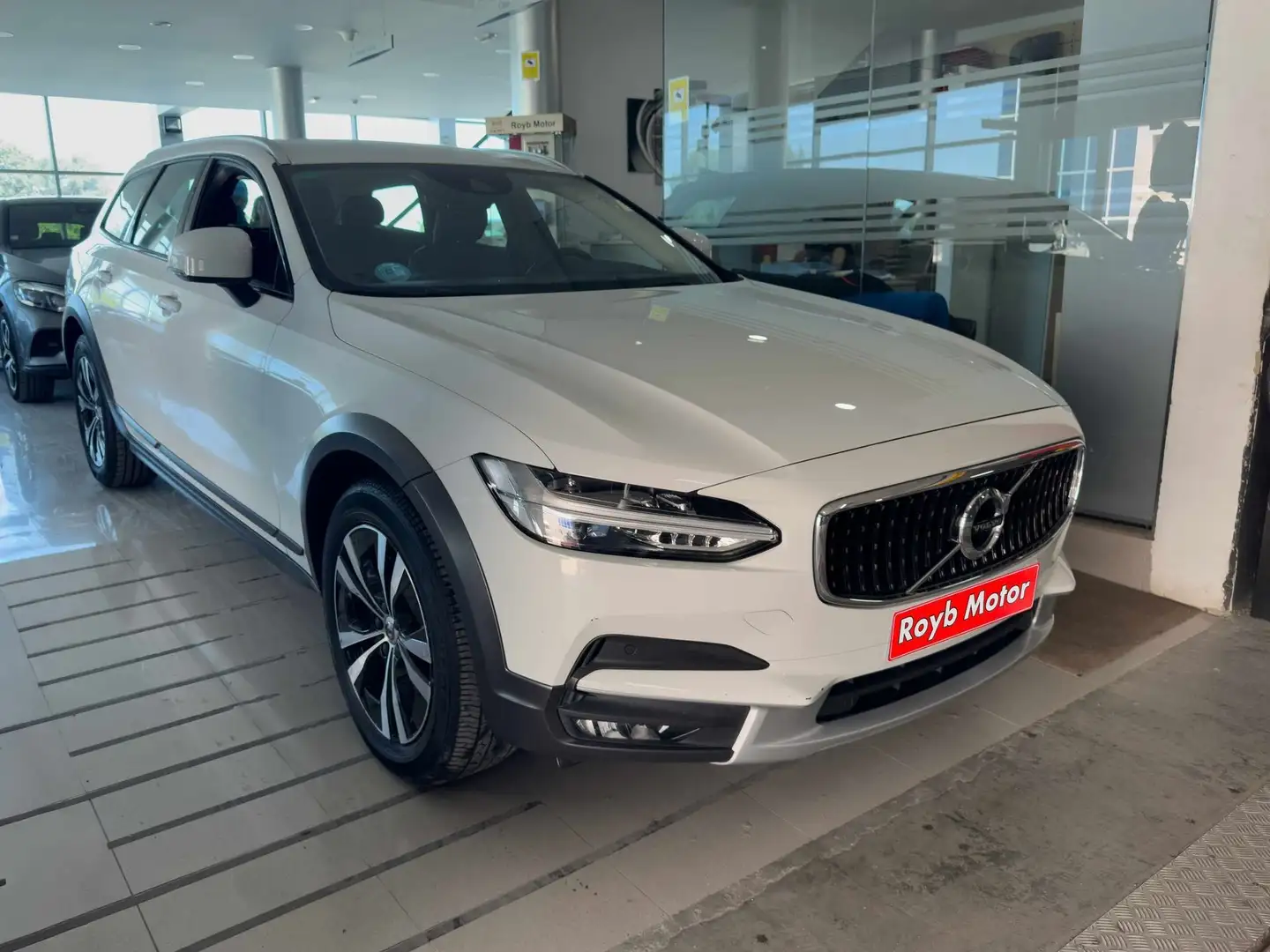 Volvo V90 Cross Country D4 AWD Aut. Blanco - 1