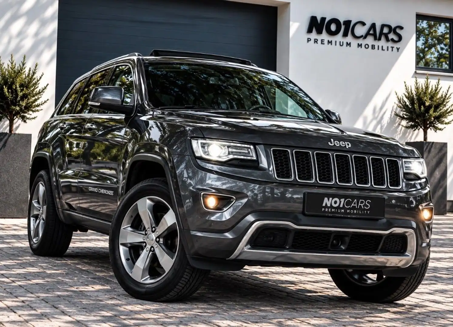 Jeep Grand Cherokee 3.0 CRD Overland *TOP Zustand*AHK*SHZ*Leder Grau - 1