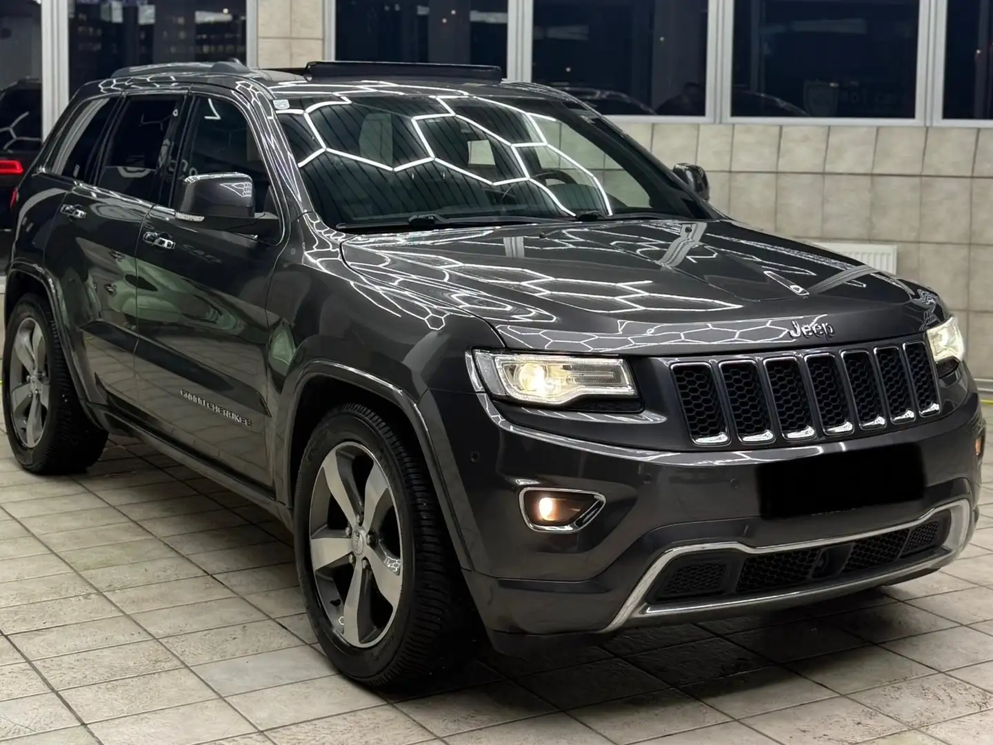 Jeep Grand Cherokee 3.0 CRD Overland / TOP Zustand Grau - 2