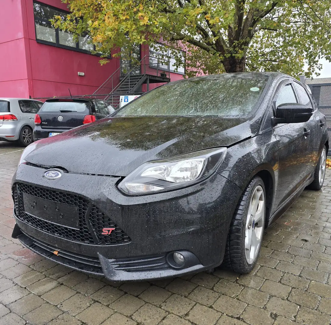 Ford Focus 2.0 EcoBoost ST mit Leder-Exclusiv-Paket - 1