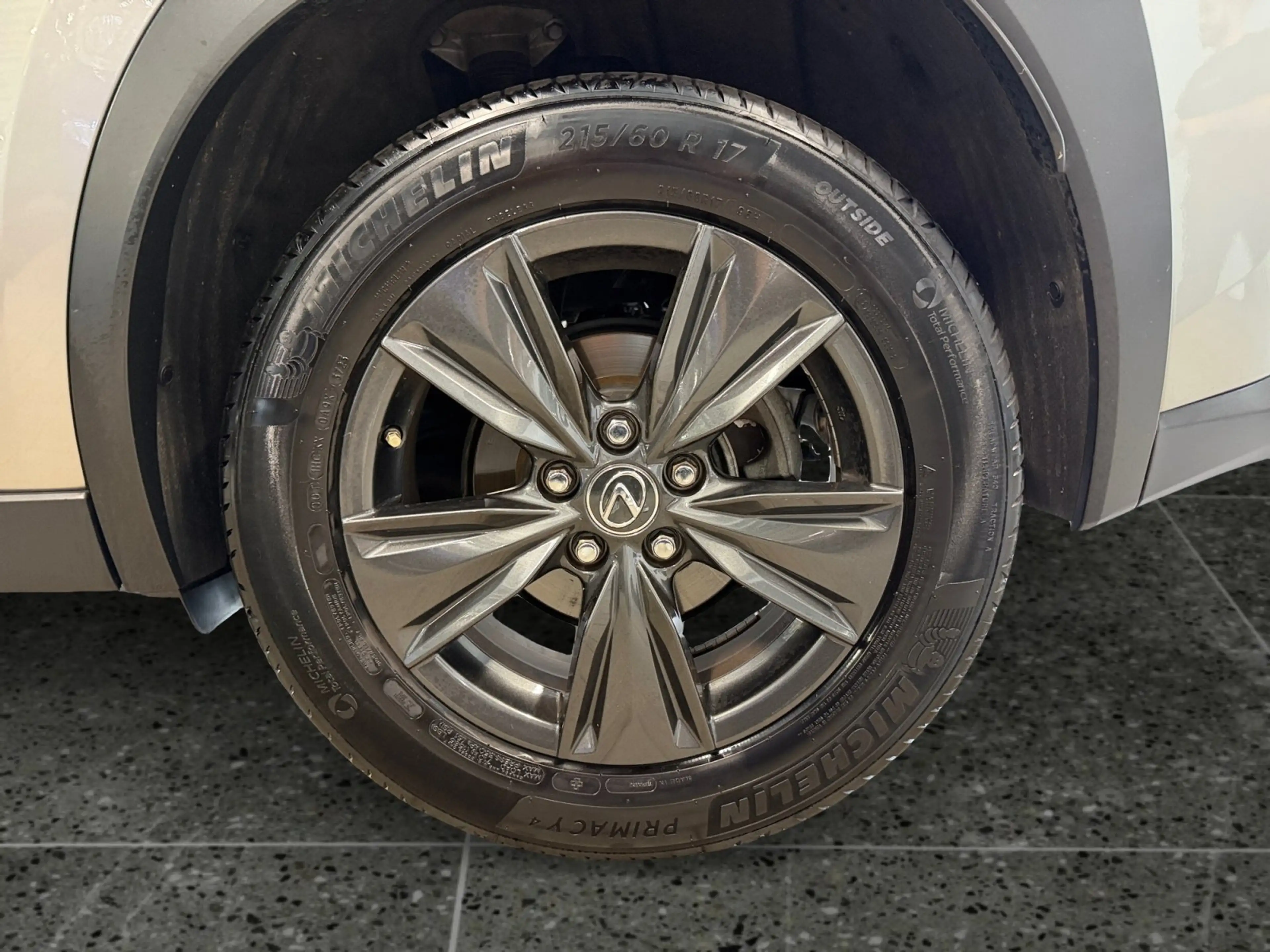 Lexus UX 200 UX200 Launch Edition +WinterPaket+Navi+CarPlay+ — photo 15