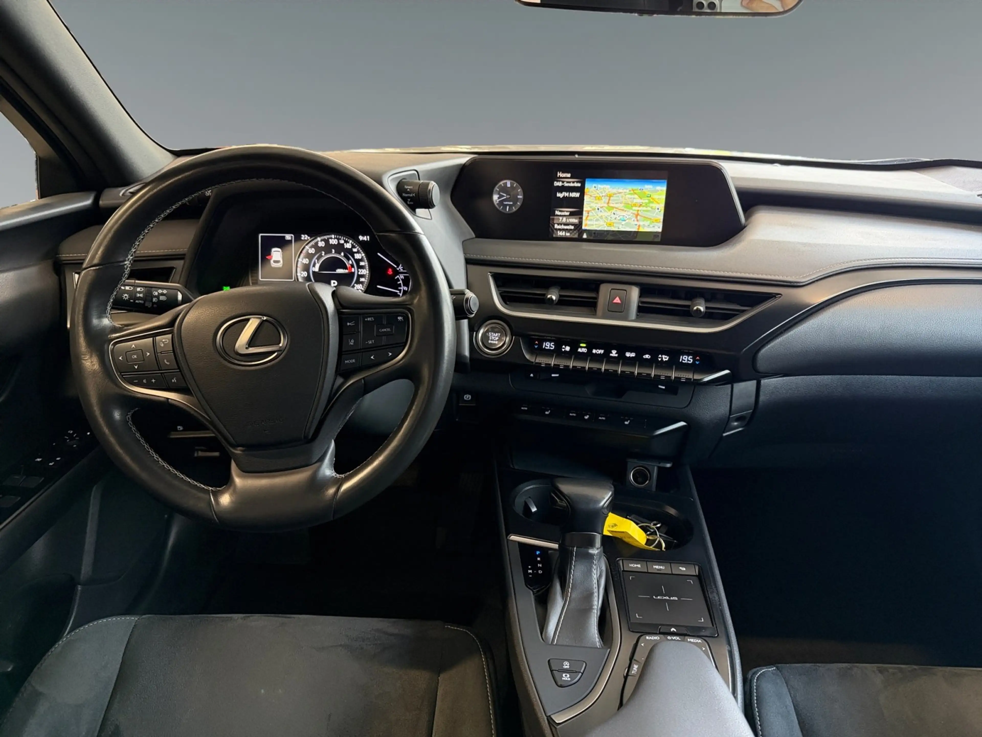 Lexus UX 200 UX200 Launch Edition +WinterPaket+Navi+CarPlay+ — photo 11