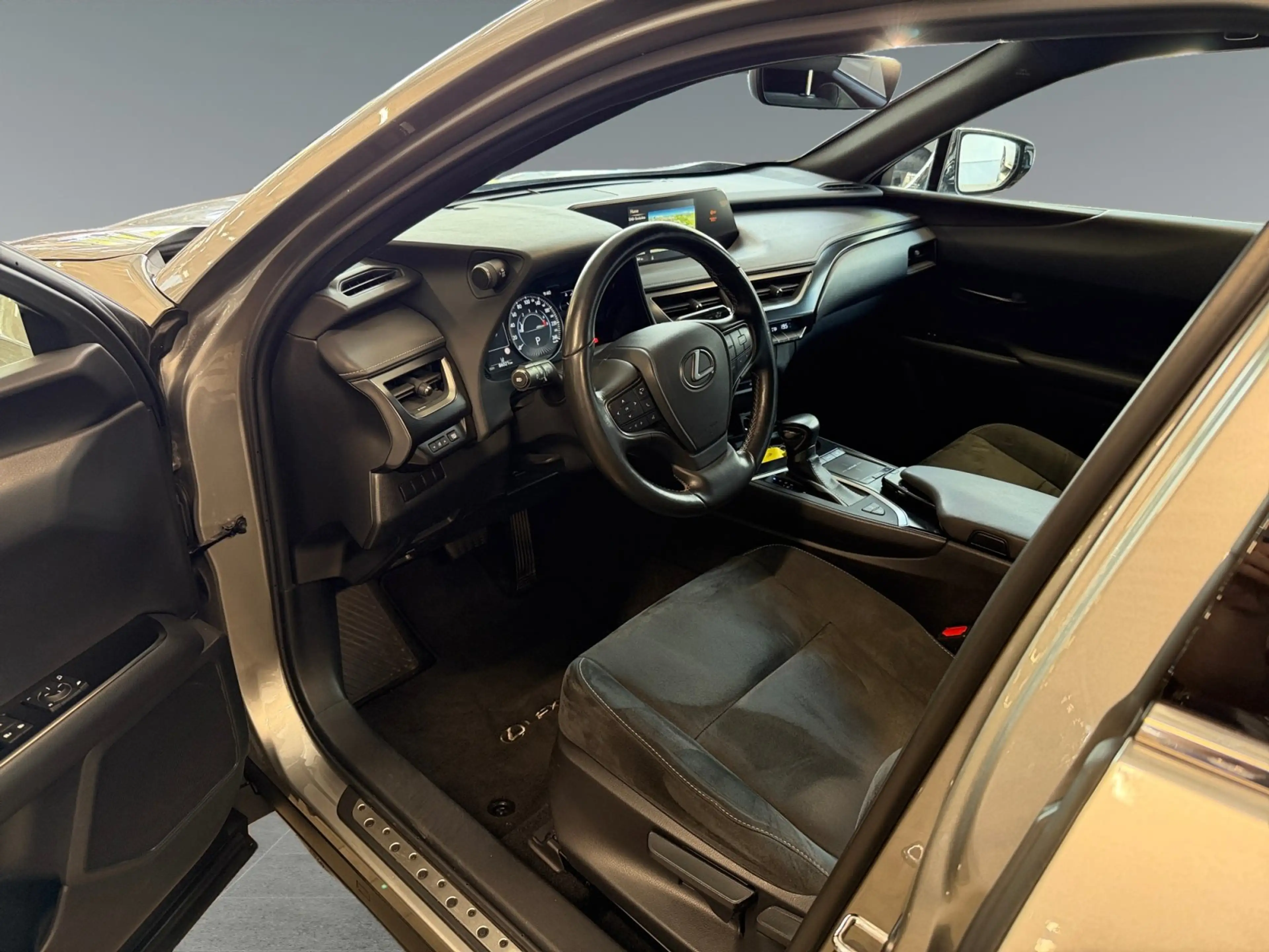 Lexus UX 200 UX200 Launch Edition +WinterPaket+Navi+CarPlay+ — photo 10
