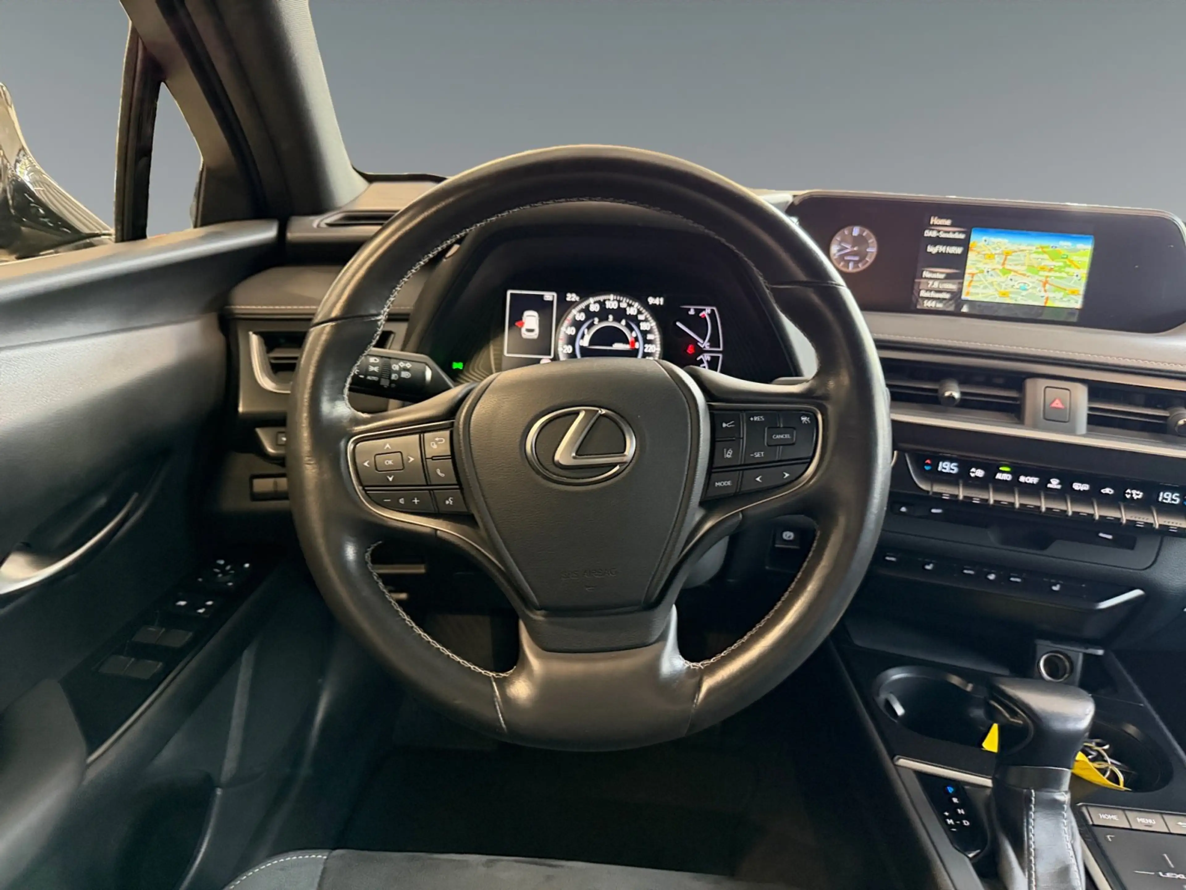 Lexus UX 200 UX200 Launch Edition +WinterPaket+Navi+CarPlay+ — photo 13