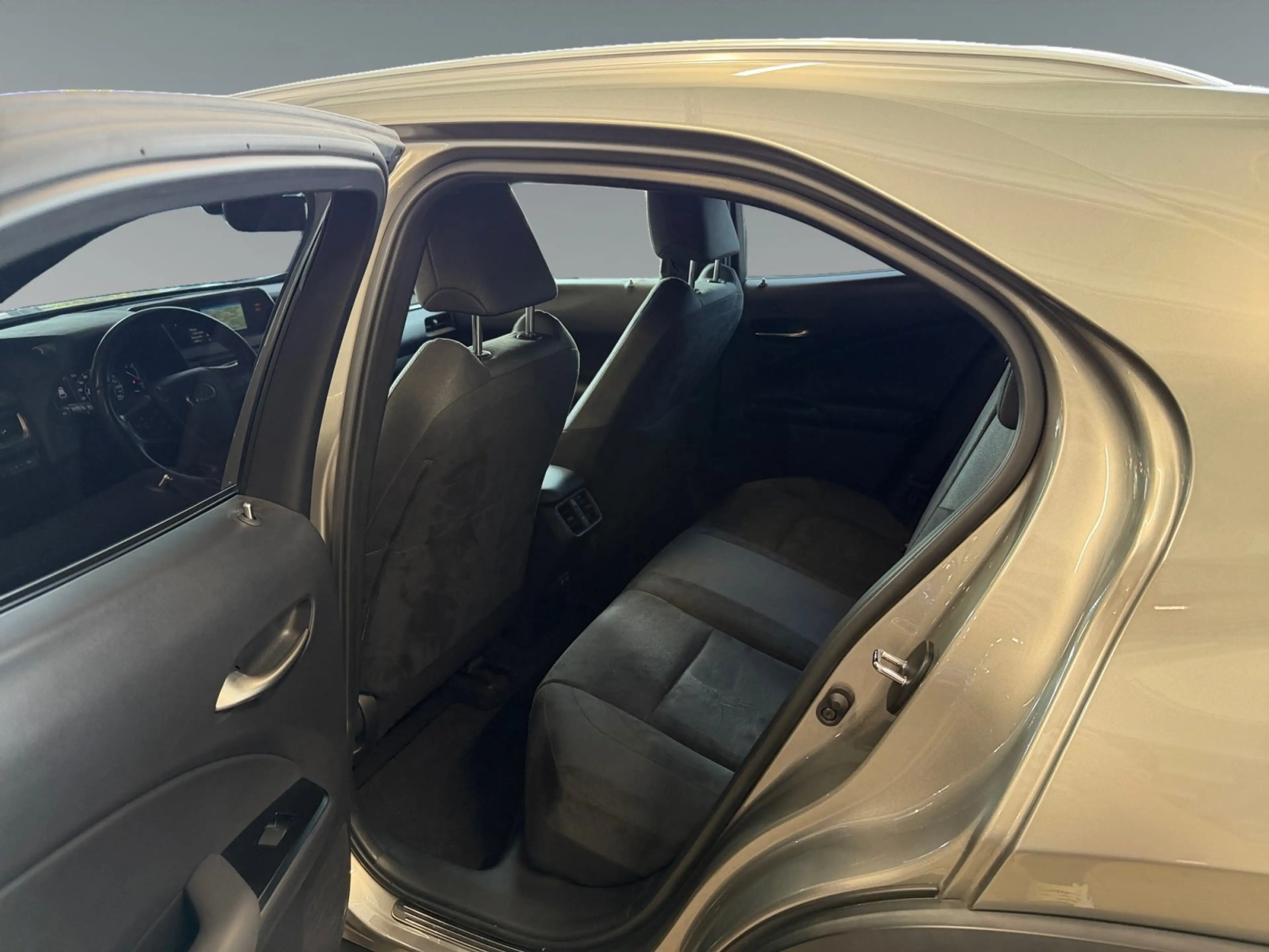 Lexus UX 200 UX200 Launch Edition +WinterPaket+Navi+CarPlay+ — photo 14