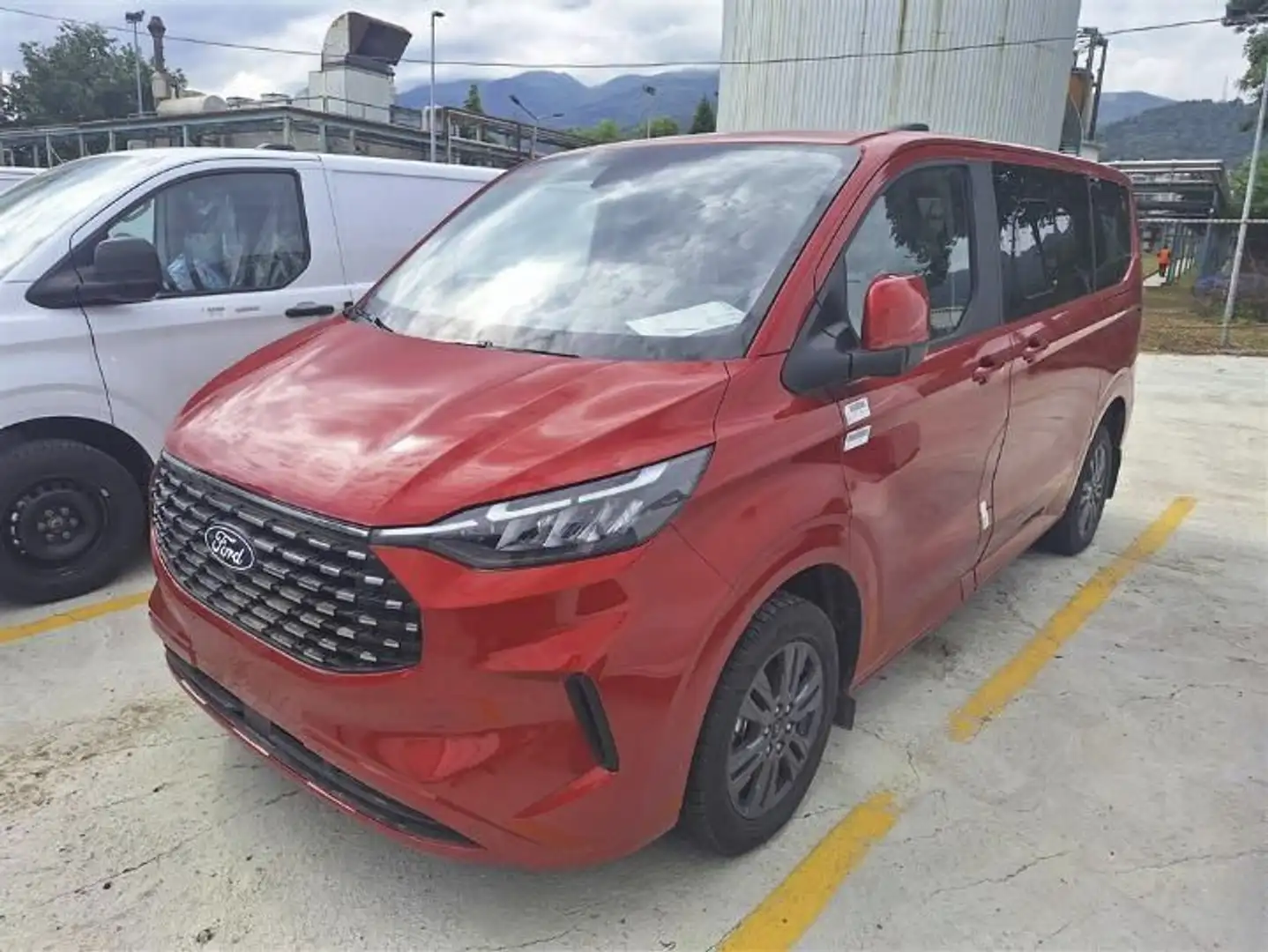 Ford Tourneo Custom TOURNEO CUSTOM BUS 320 L1 TITANIUM FWD 8-SITZER Rood - 2