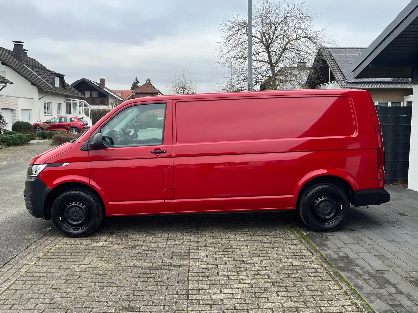 Volkswagen T6.1 Transporter lang Klima AHK VW-Scheckheft 1.Hand MwSt 61Tkm Rouge - 2