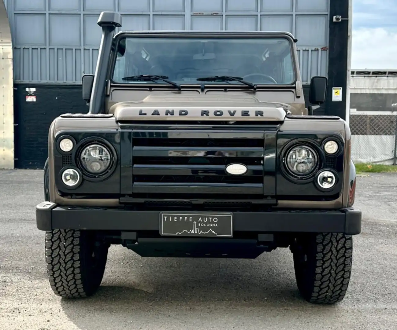 Land Rover Defender 110 2.2 TD4 Station Wagon N1 Bronze - 2