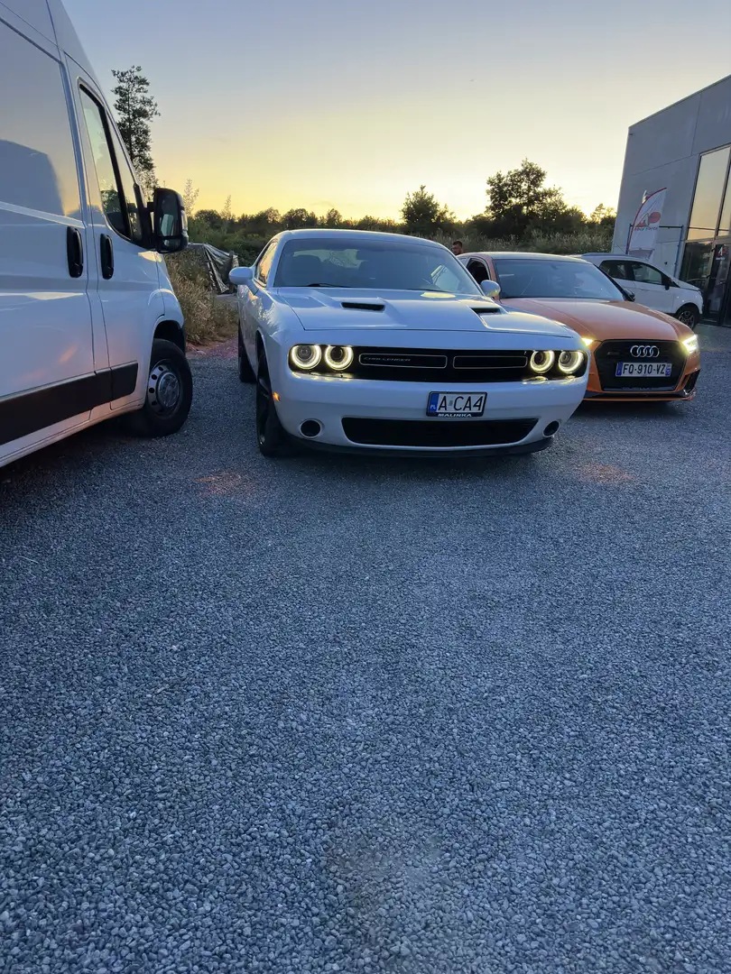 Dodge Challenger - 1