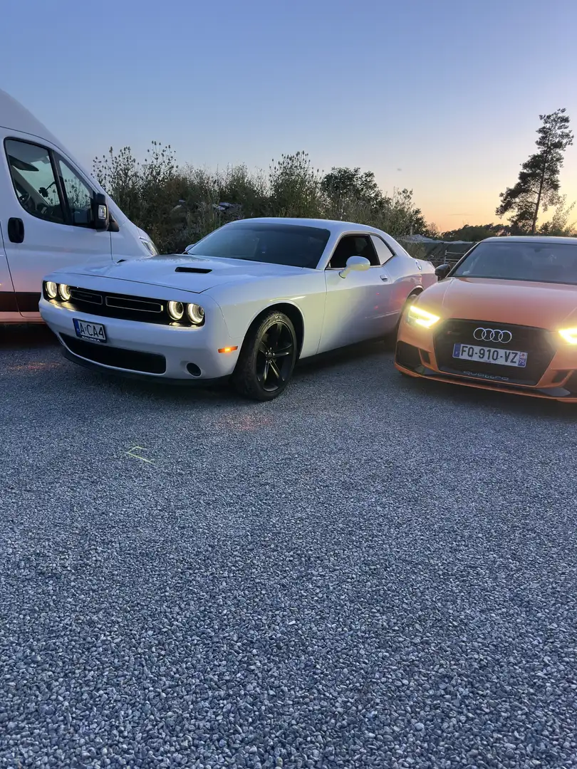 Dodge Challenger - 2