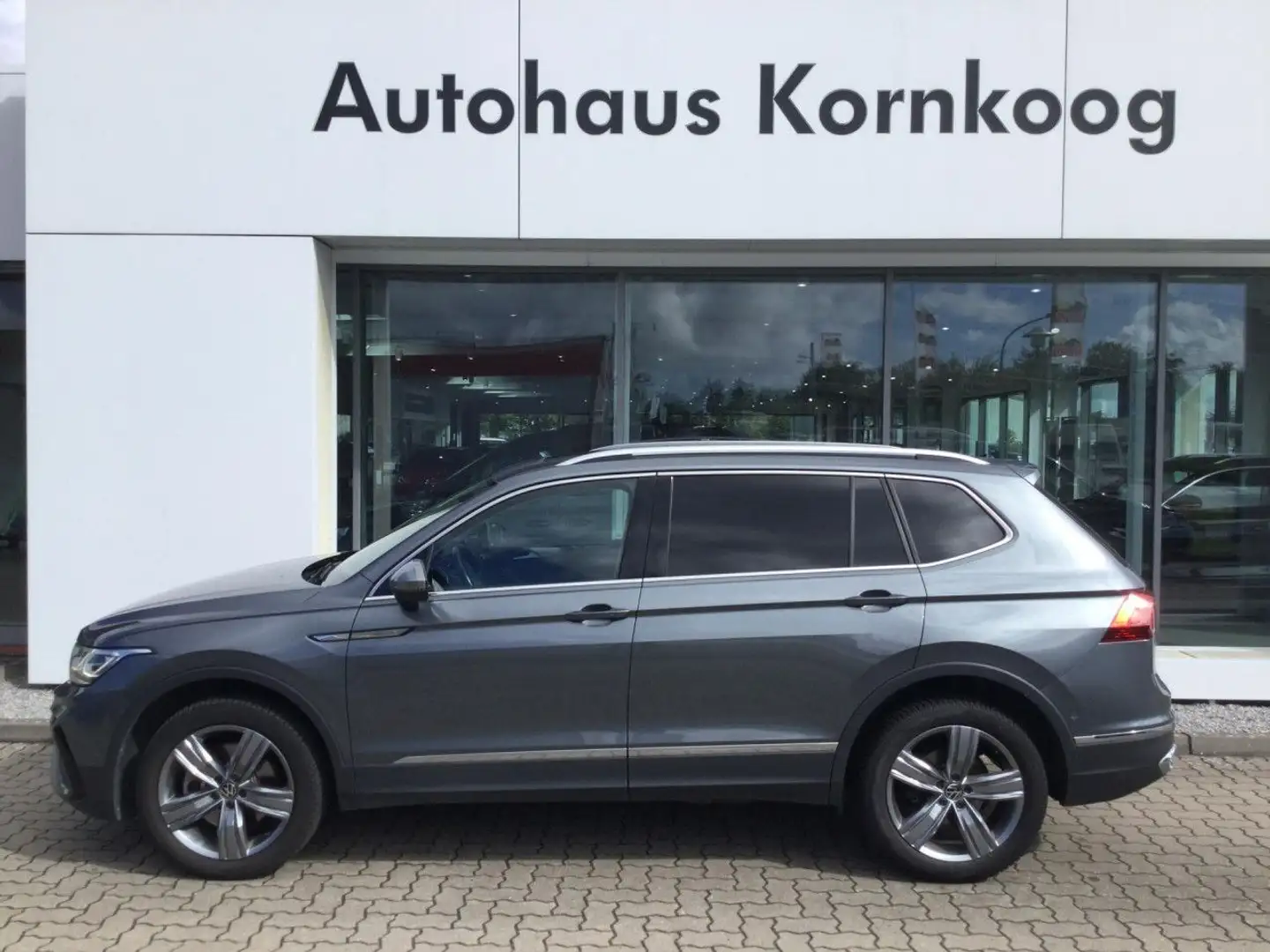 Volkswagen Tiguan Allspace 2.0 TDI DSG 4Motion Elegance HUD A Gris - 1