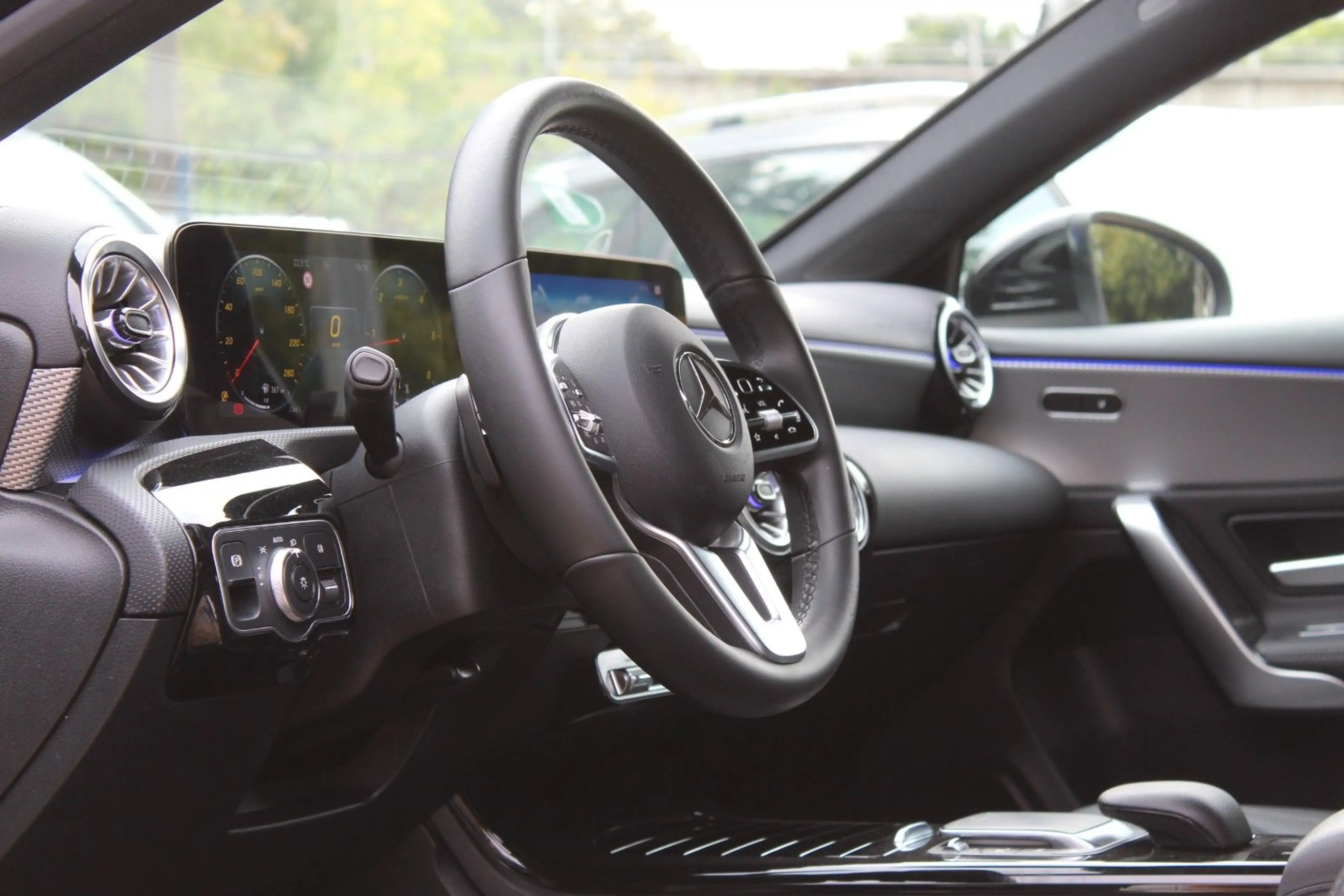 Mercedes-Benz A 180 d 9-G LEDER NAVI LED STANDHEIZUNG MBUX — photo 20