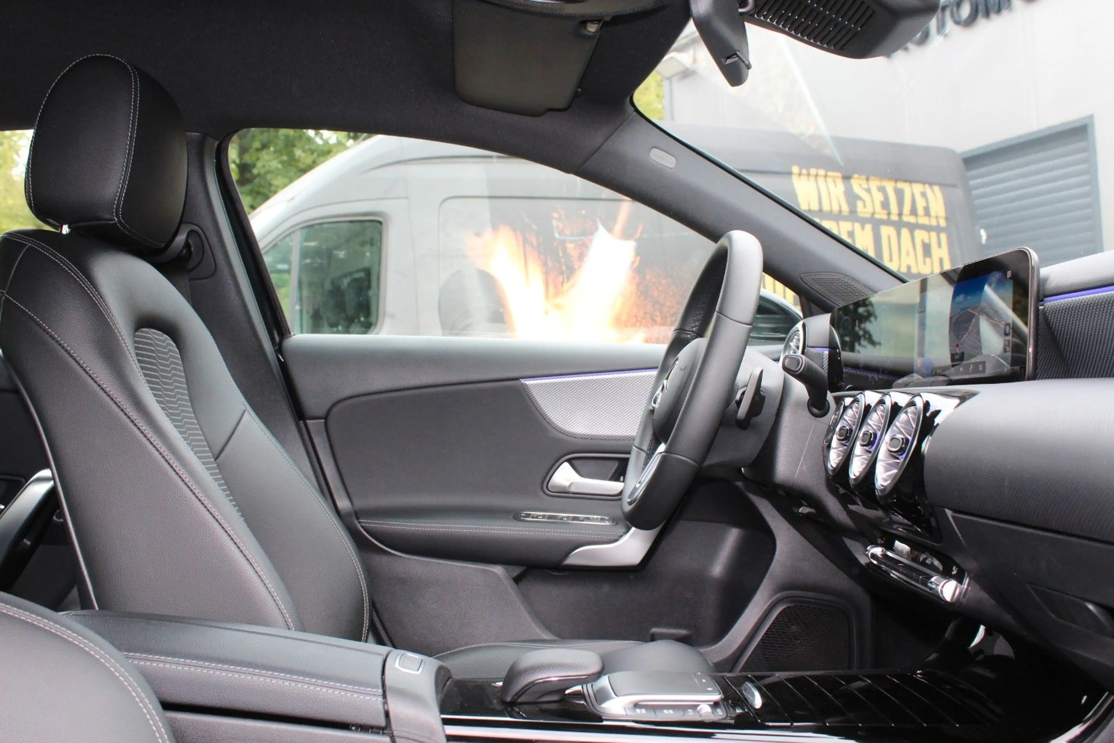 Mercedes-Benz A 180 d 9-G LEDER NAVI LED STANDHEIZUNG MBUX — photo 21
