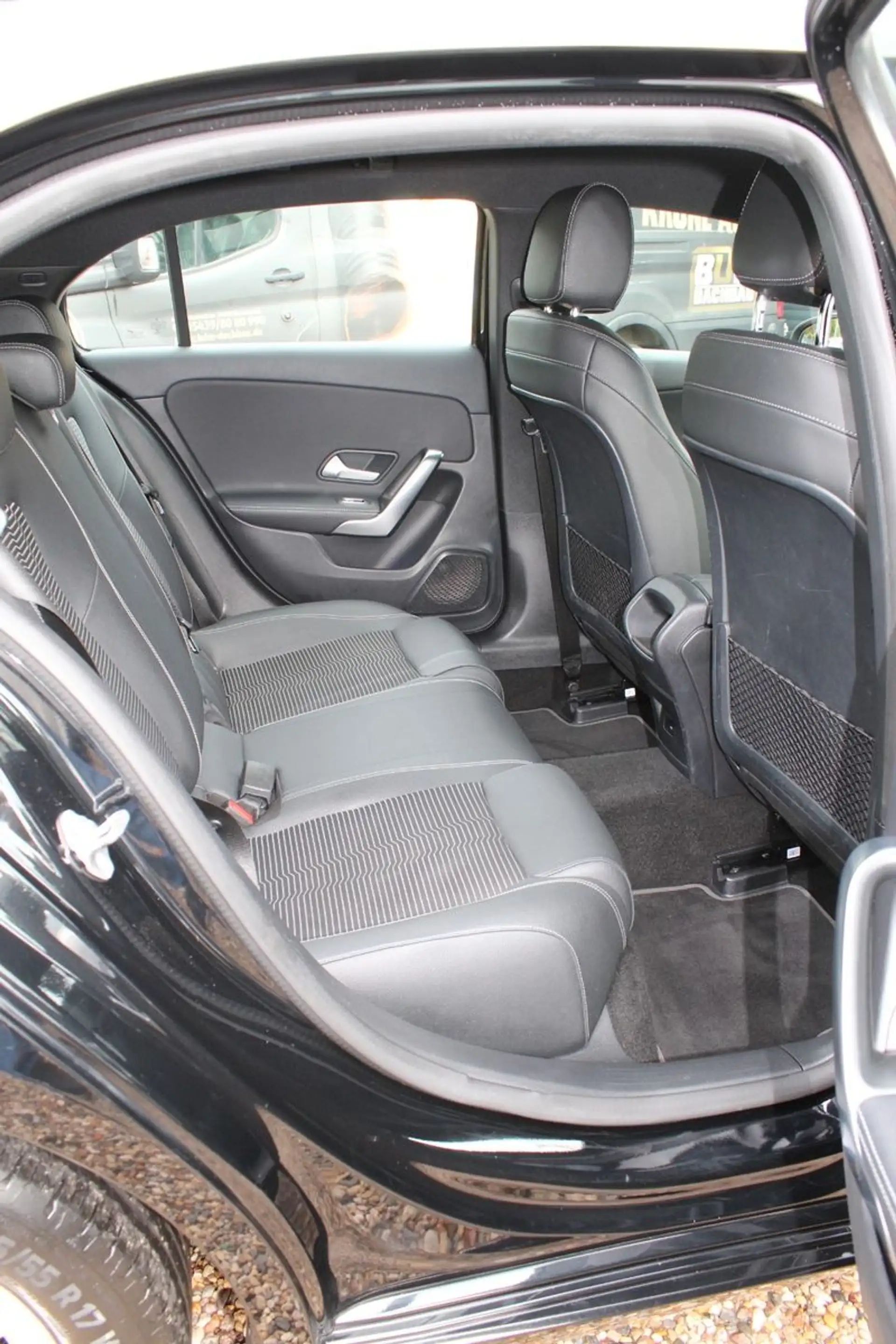 Mercedes-Benz A 180 d 9-G LEDER NAVI LED STANDHEIZUNG MBUX — photo 19